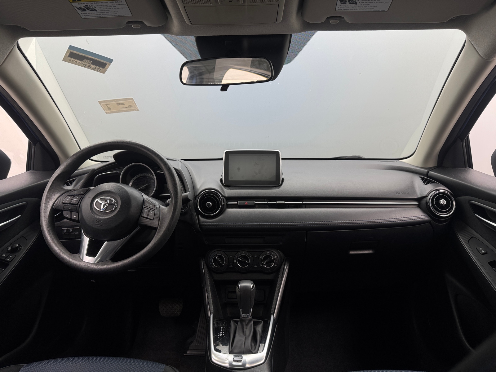 Thumbnail: 2017 Toyota Yaris iA - 3