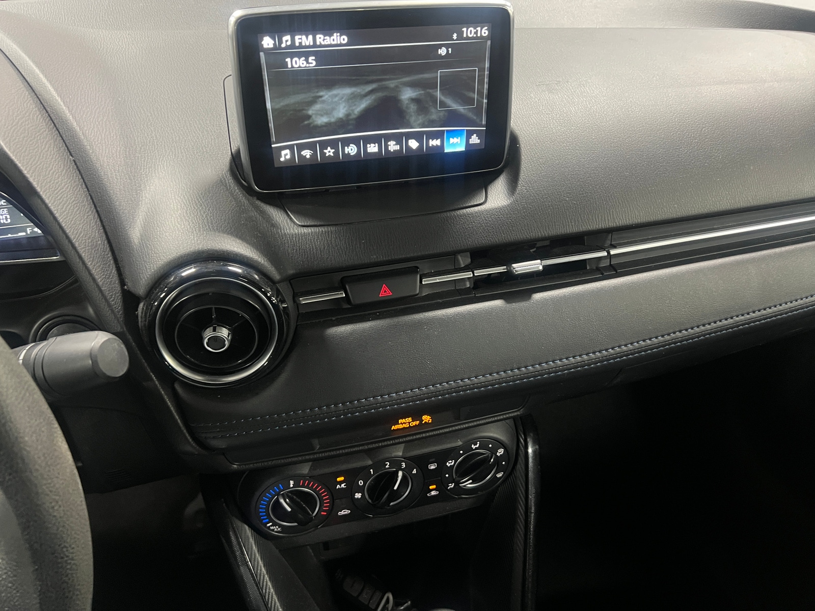 Thumbnail: 2017 Toyota Yaris iA - 4