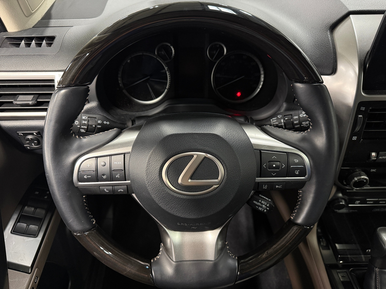 Thumbnail: 2023 Lexus GX - 4