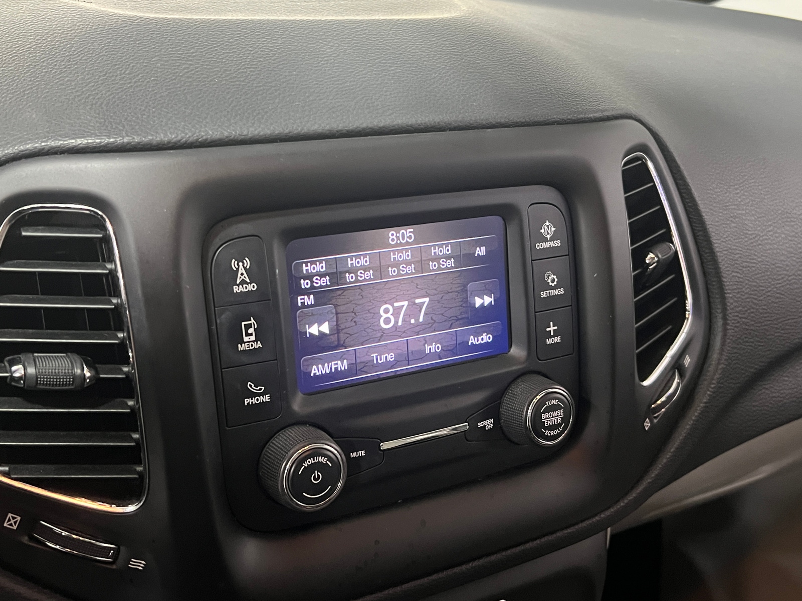 Thumbnail: 2018 Jeep Compass - 4