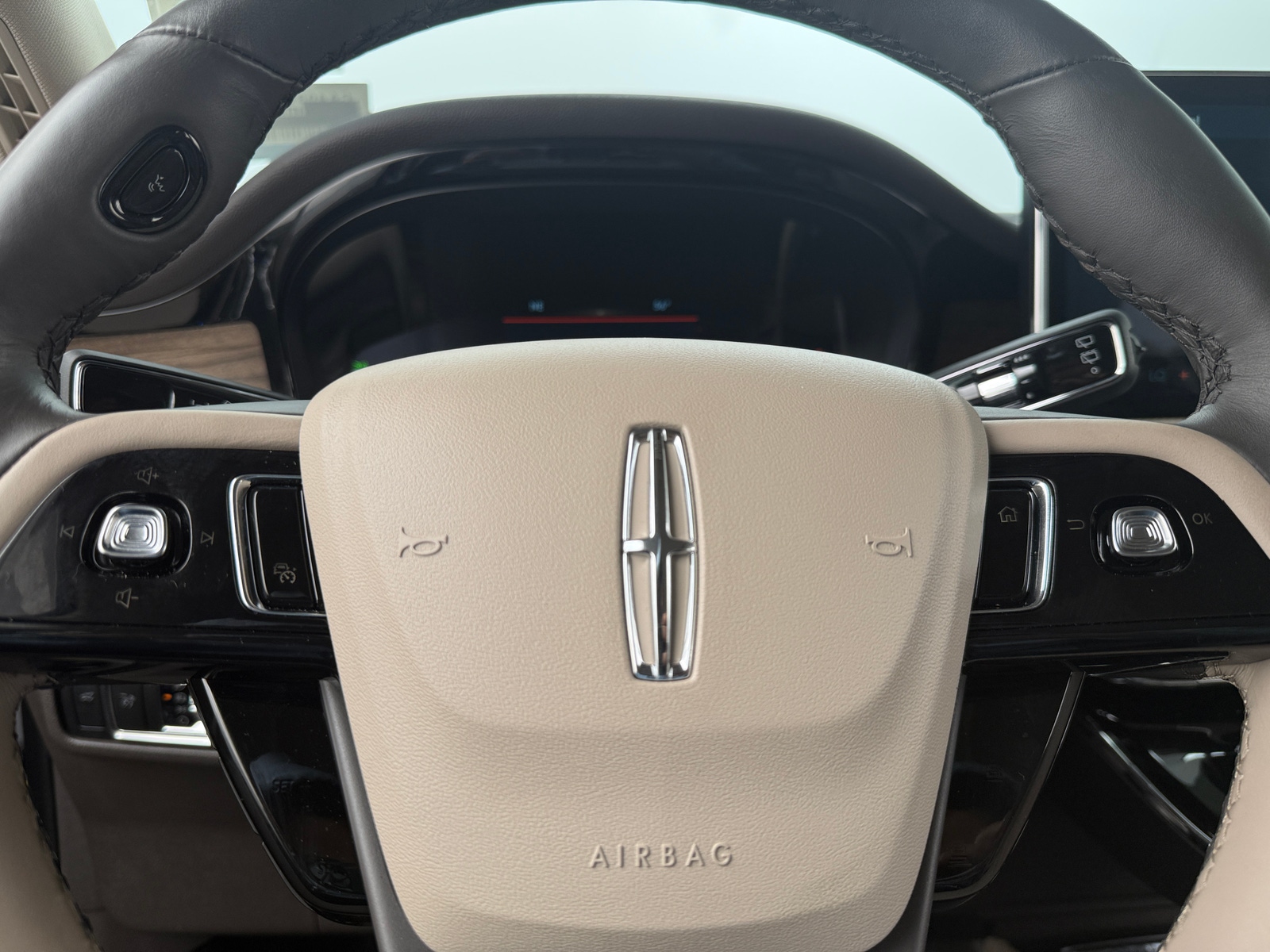 Thumbnail: 2024 Lincoln Corsair - 4