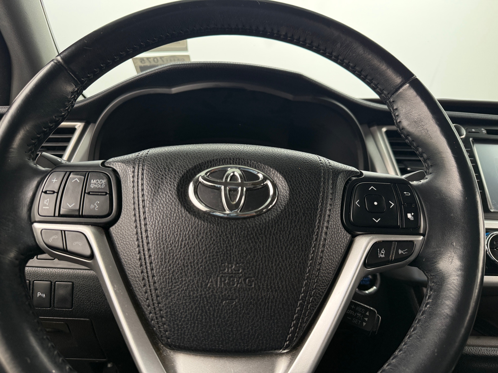 Thumbnail: 2017 Toyota Highlander - 4