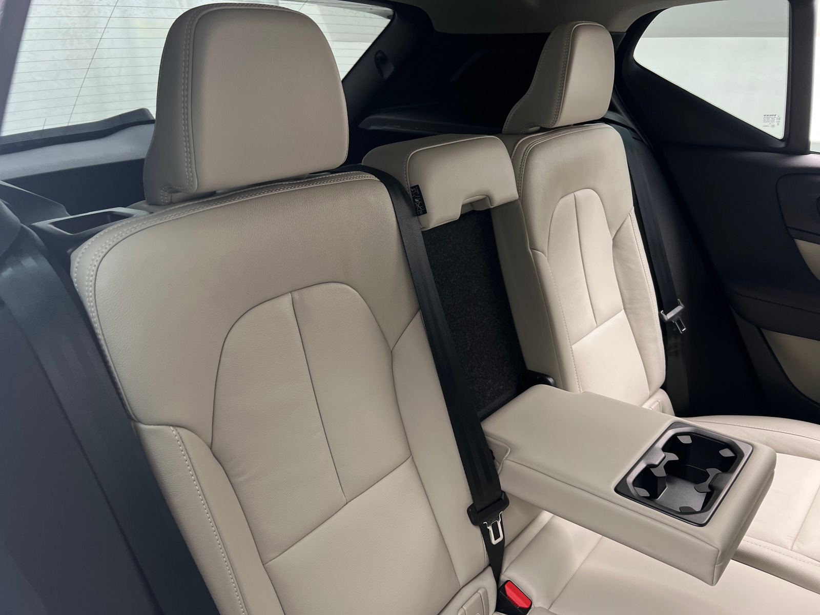 Thumbnail: 2023 Volvo XC40 - 5