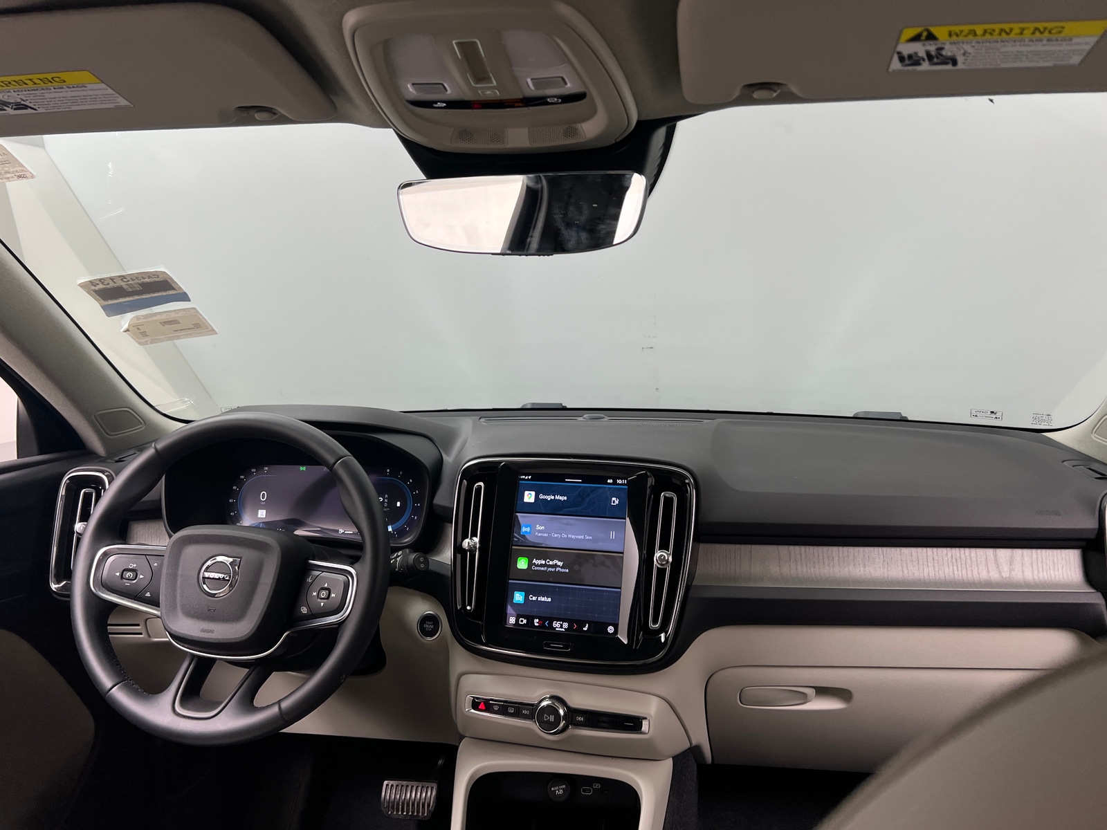 Thumbnail: 2023 Volvo XC40 - 2