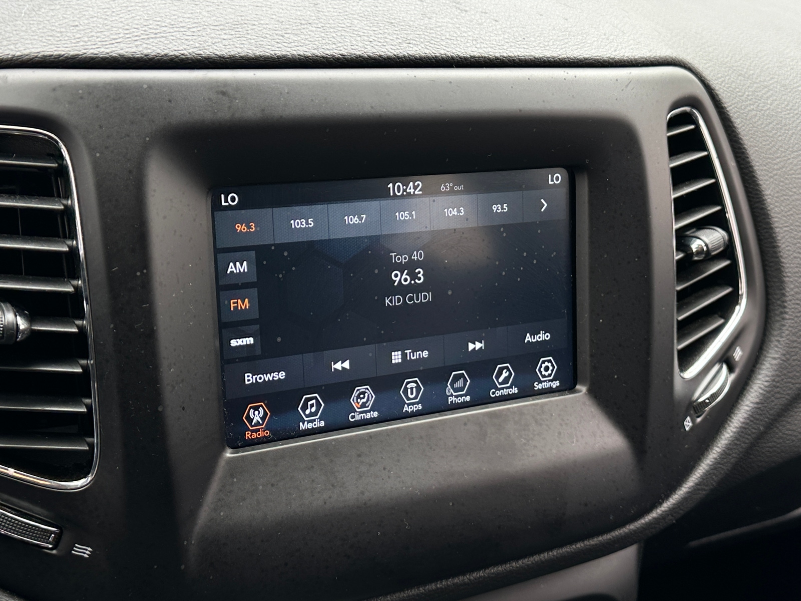 Thumbnail: 2018 Jeep Compass - 3