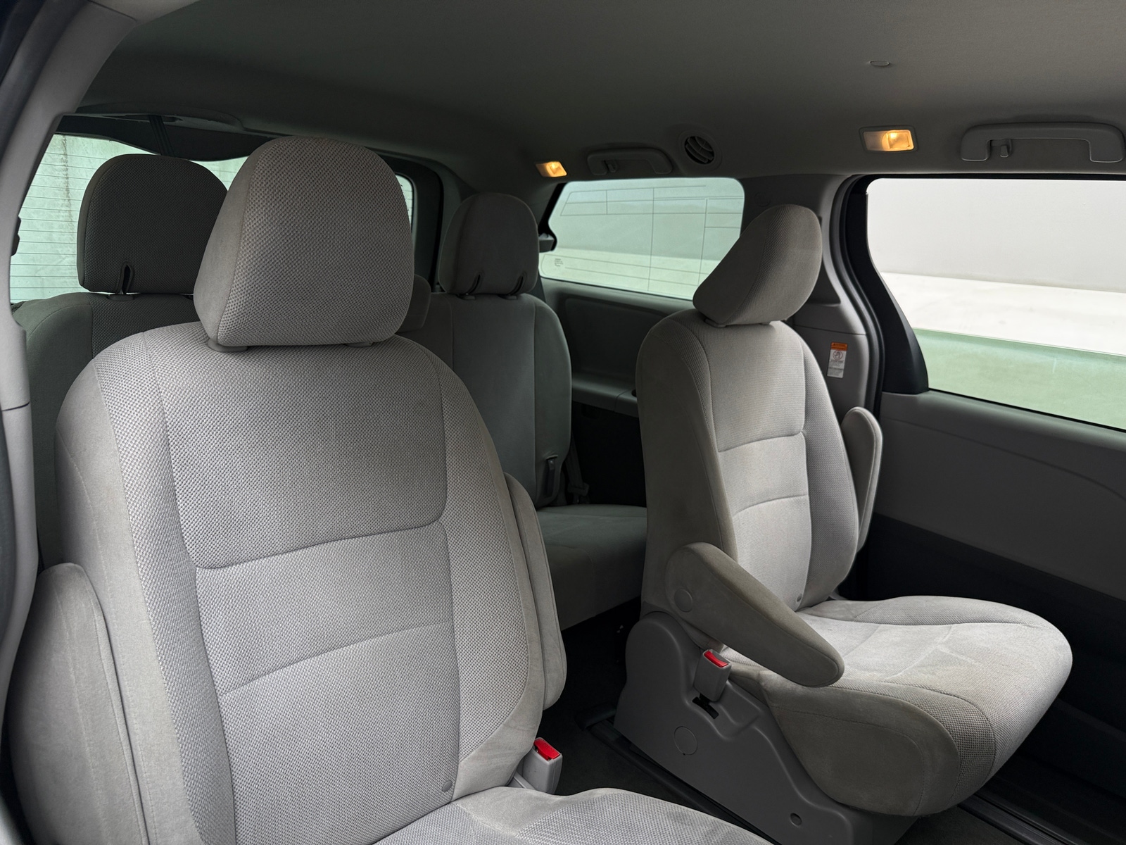 Thumbnail: 2018 Toyota Sienna - 6