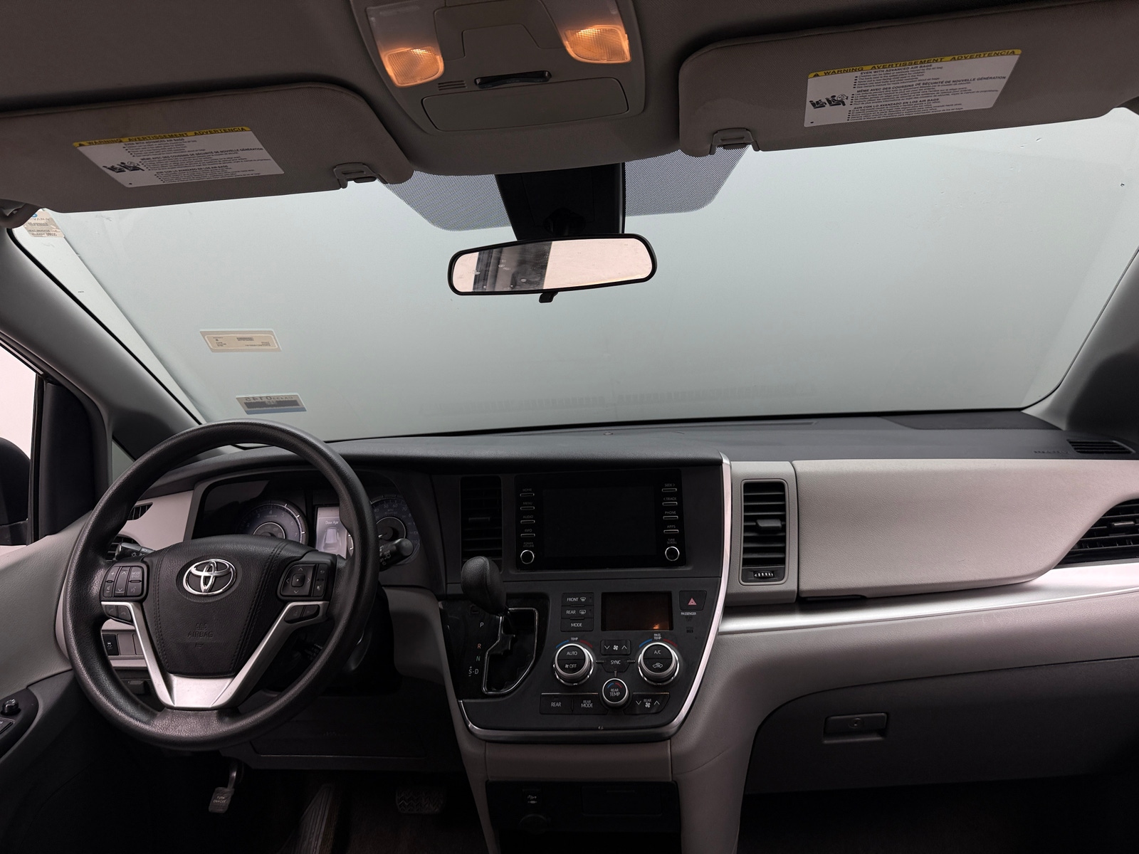 Thumbnail: 2018 Toyota Sienna - 3