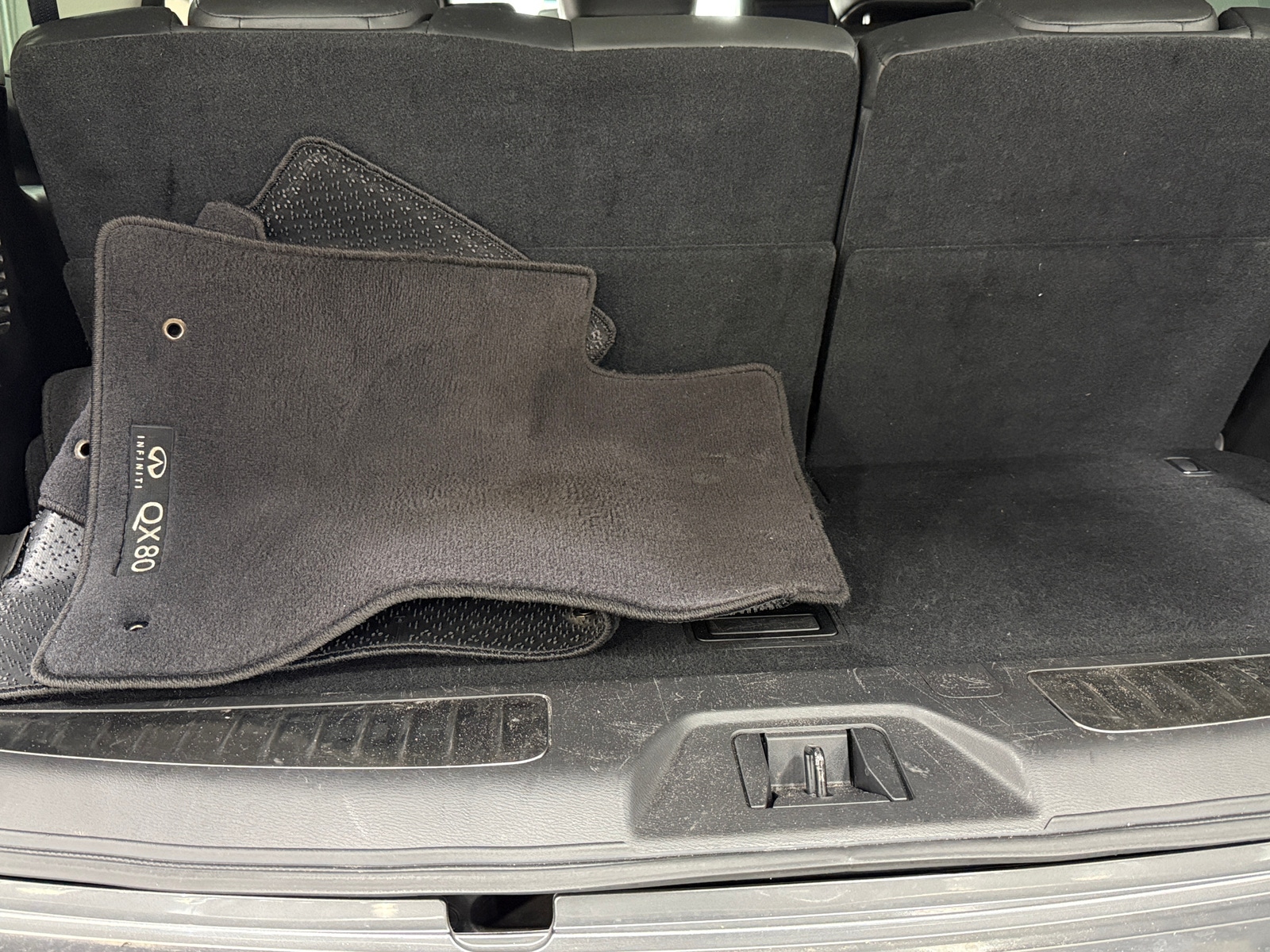 Thumbnail: 2017 INFINITI QX80 - 6