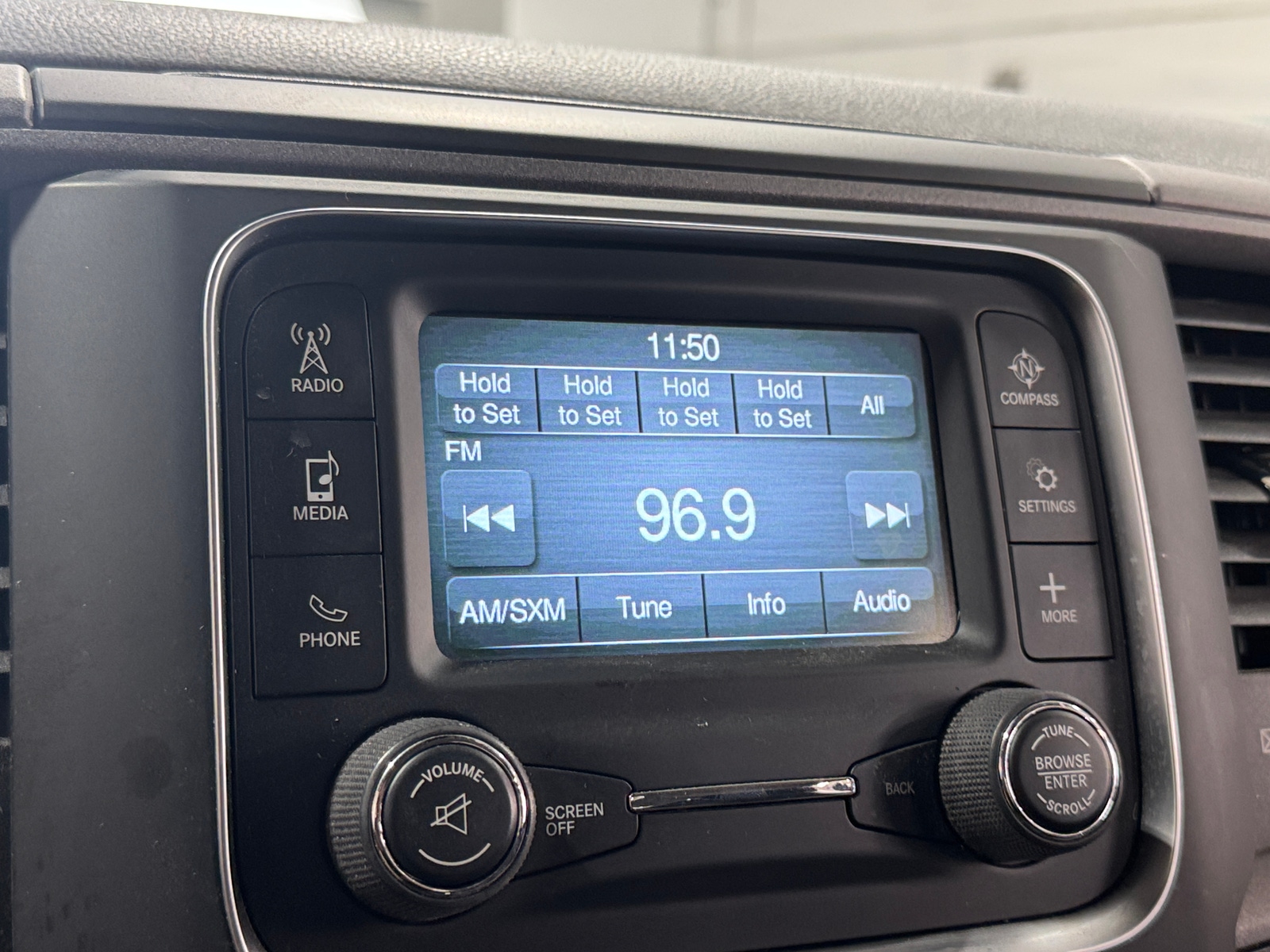 Thumbnail: 2019 RAM 1500 Classic - 4