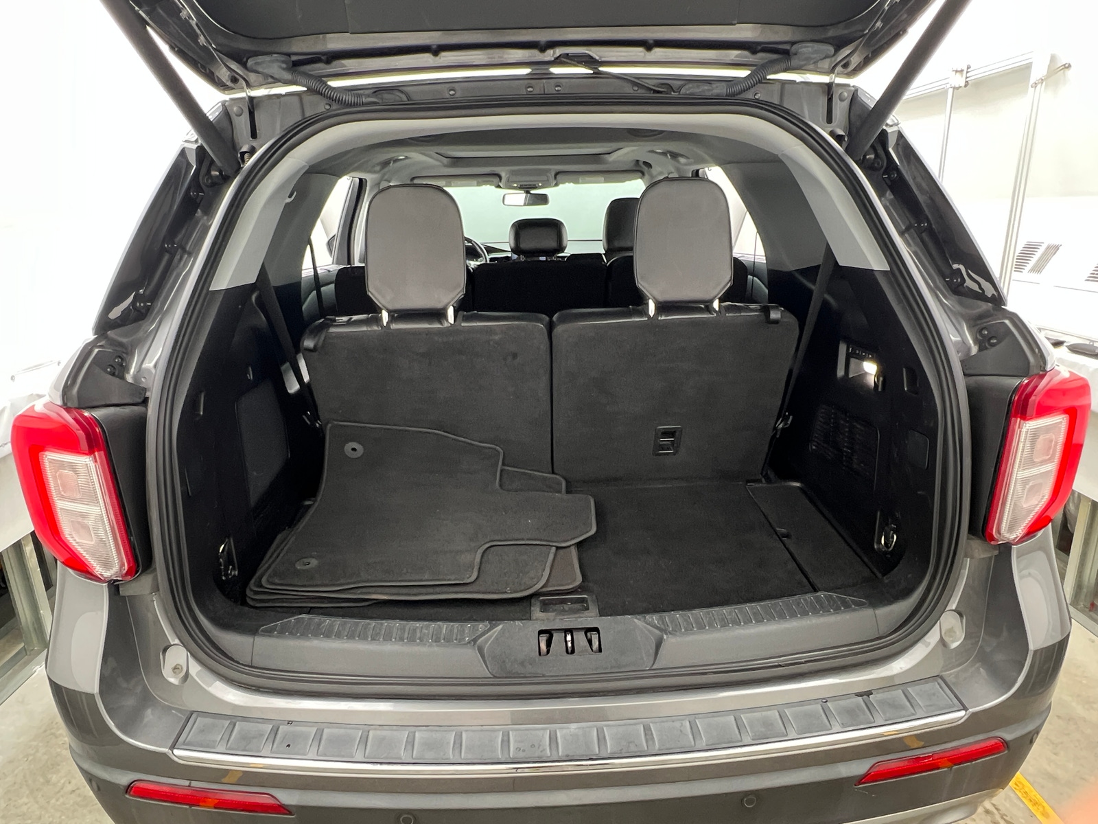 Thumbnail: 2021 Ford Explorer - 6