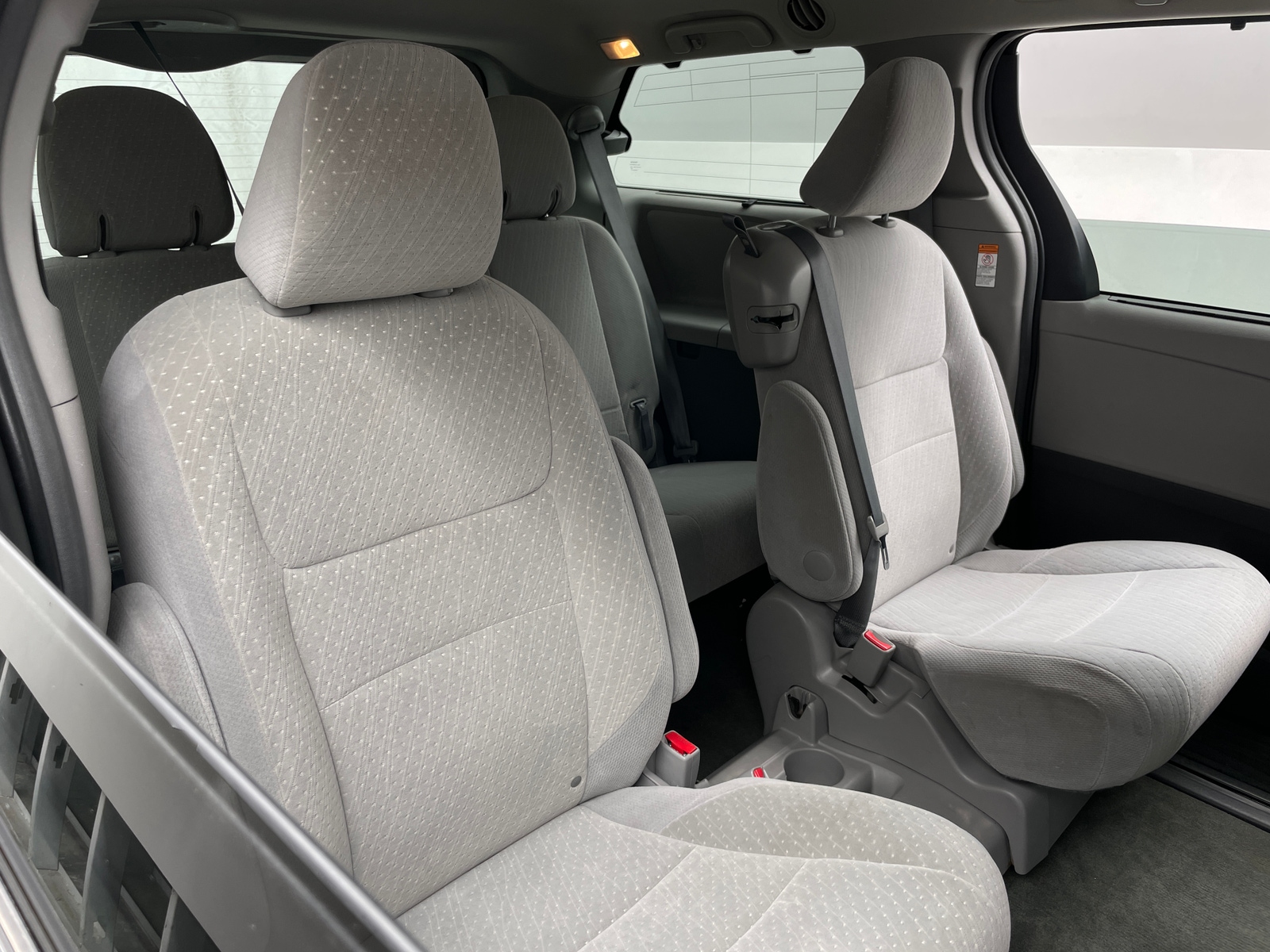 Thumbnail: 2017 Toyota Sienna - 6