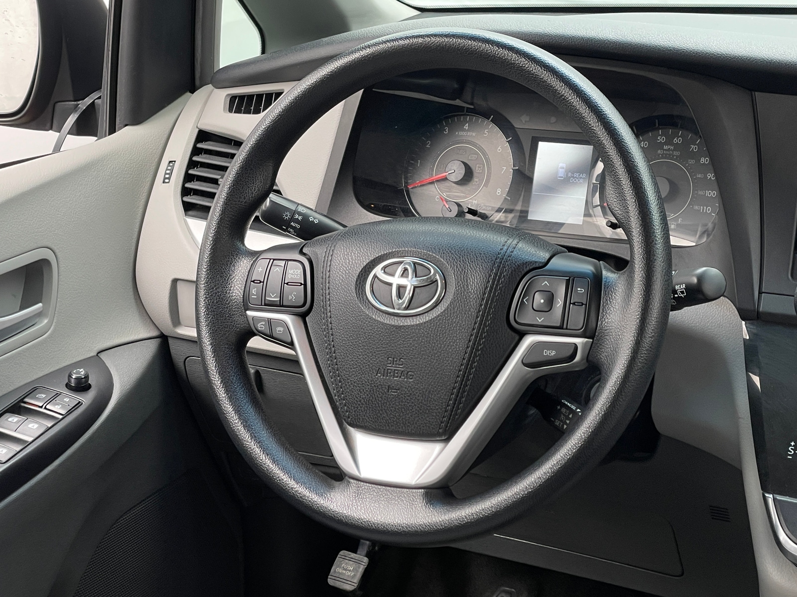 Thumbnail: 2017 Toyota Sienna - 5