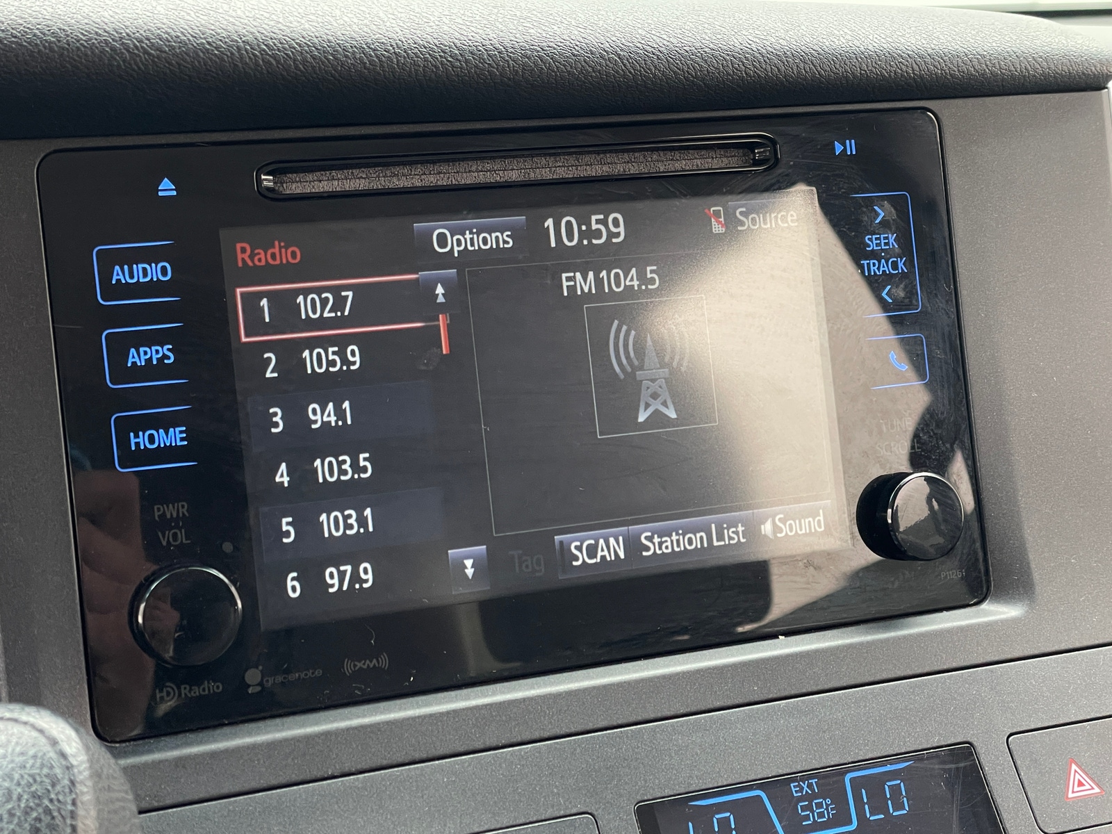 Thumbnail: 2017 Toyota Sienna - 4