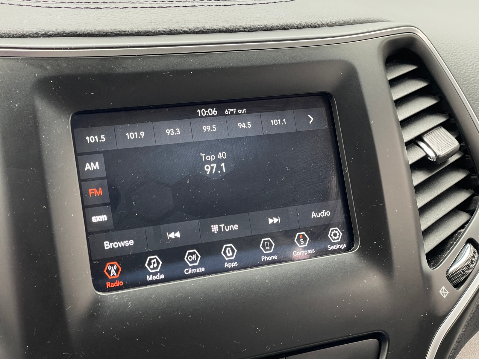 Thumbnail: 2020 Jeep Cherokee - 4