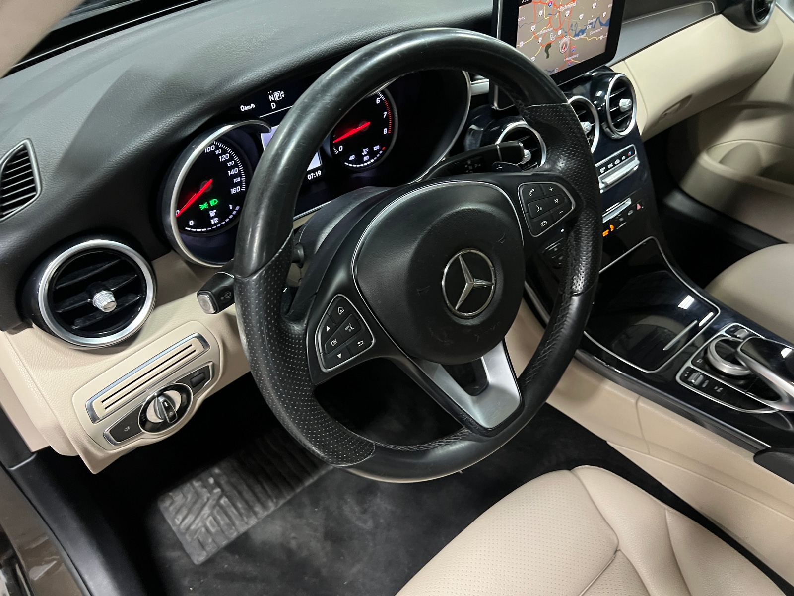 Thumbnail: 2015 Mercedes-Benz C-Class - 4