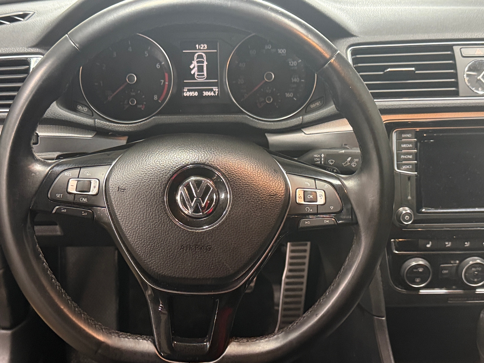 Thumbnail: 2017 Volkswagen Passat - 4