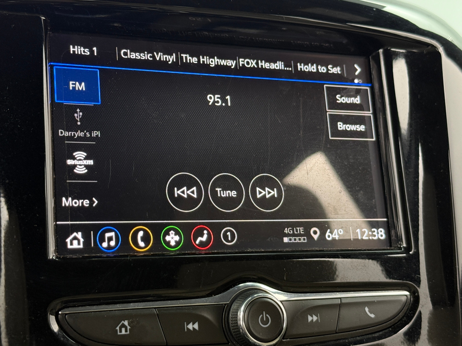 Thumbnail: 2022 Chevrolet Traverse - 4