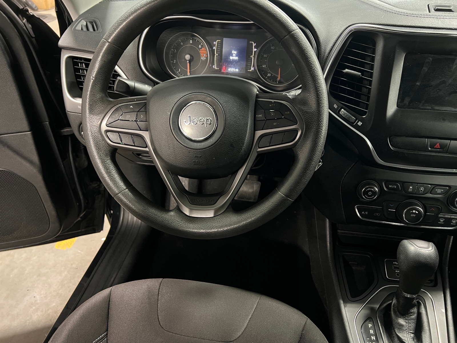 Thumbnail: 2020 Jeep Cherokee - 5