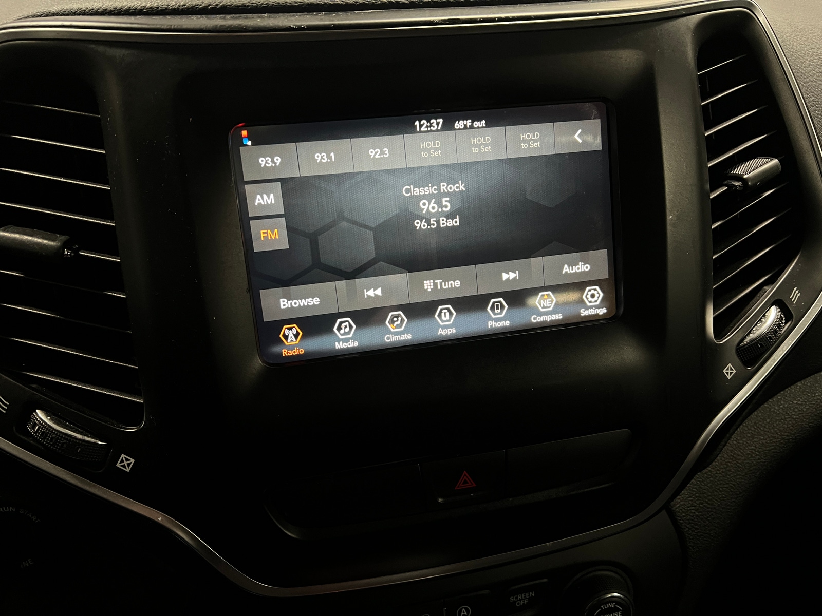 Thumbnail: 2020 Jeep Cherokee - 4