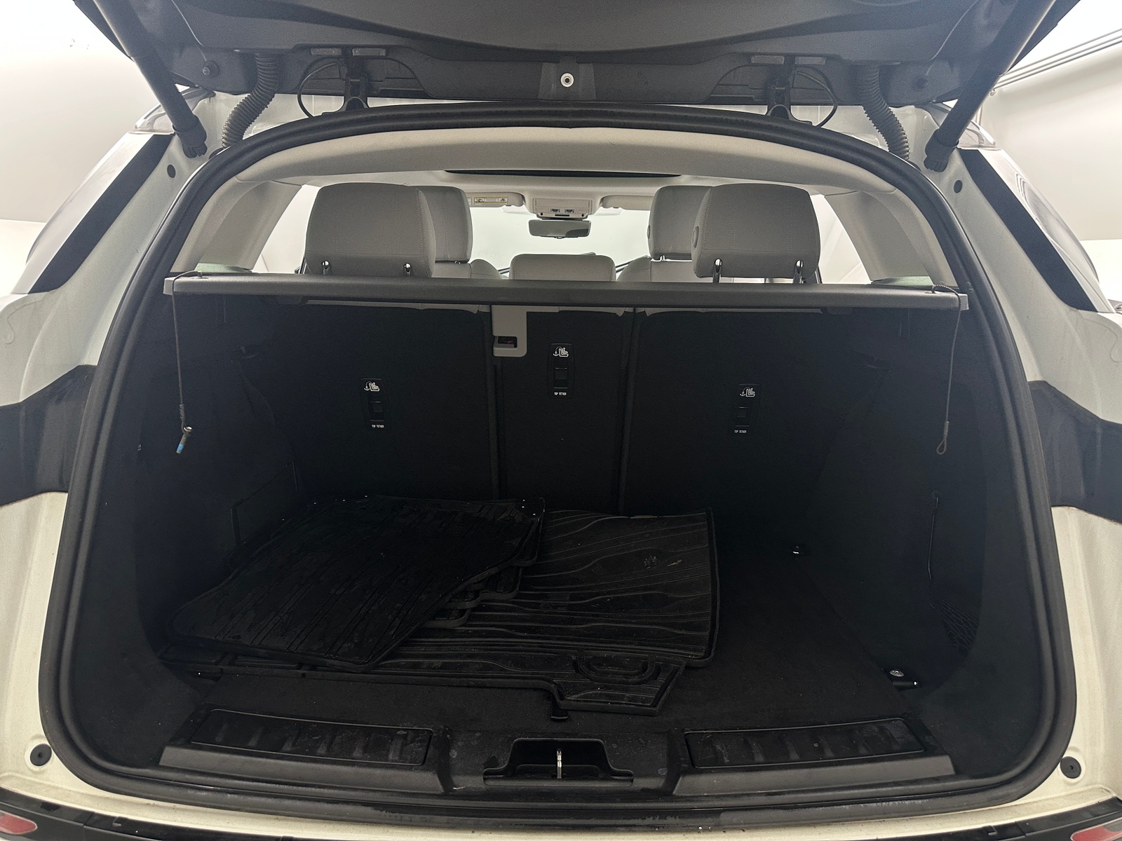 Thumbnail: 2020 Land Rover Range Rover Evoque - 6