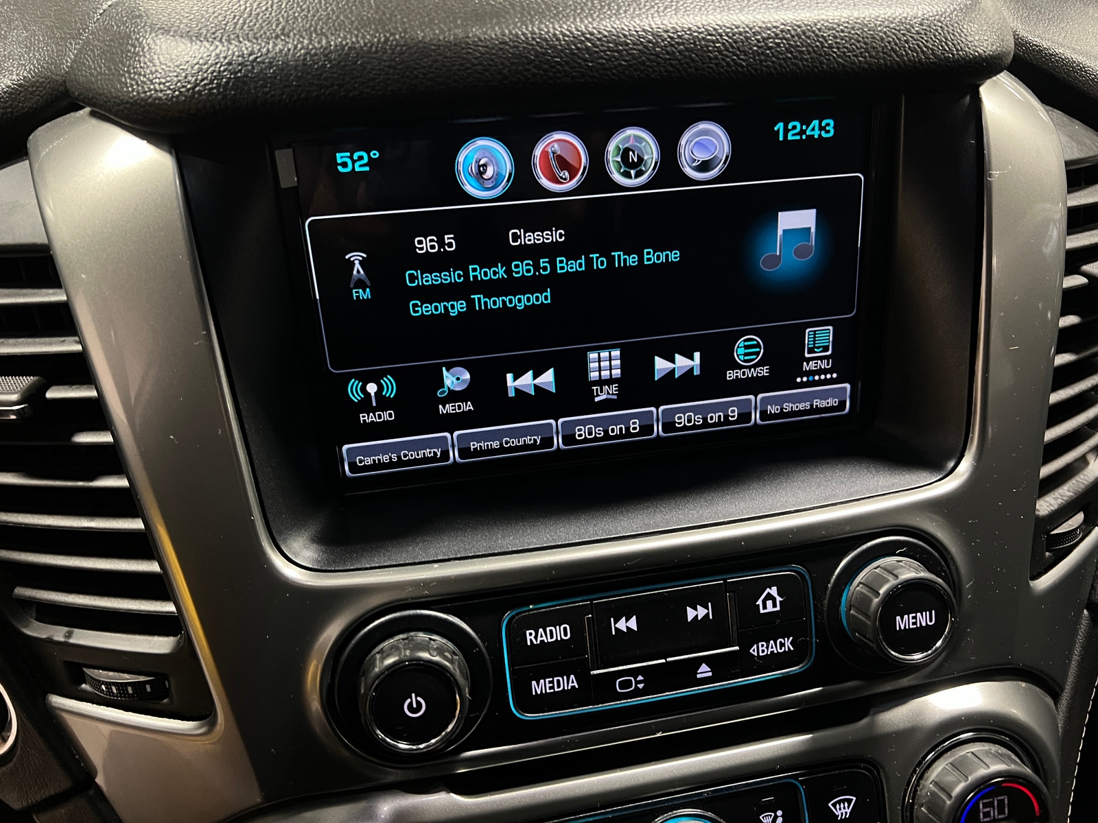 Thumbnail: 2018 Chevrolet Suburban - 3