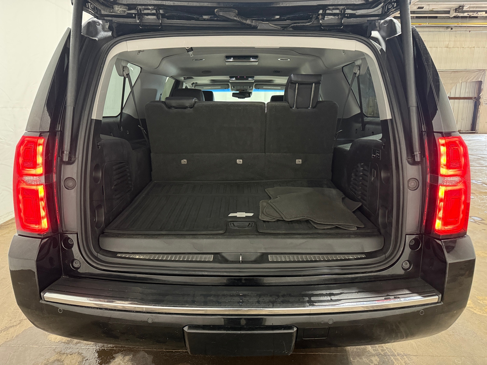 Thumbnail: 2018 Chevrolet Suburban - 6