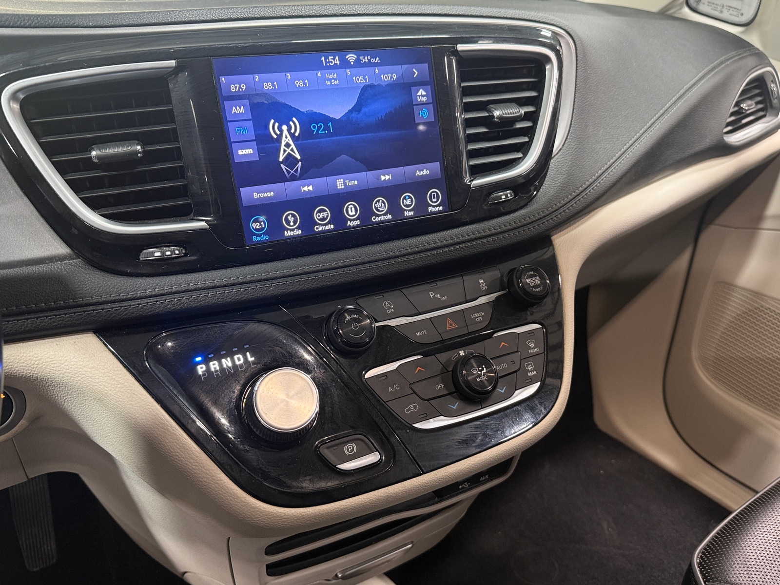 Thumbnail: 2019 Chrysler Pacifica - 3