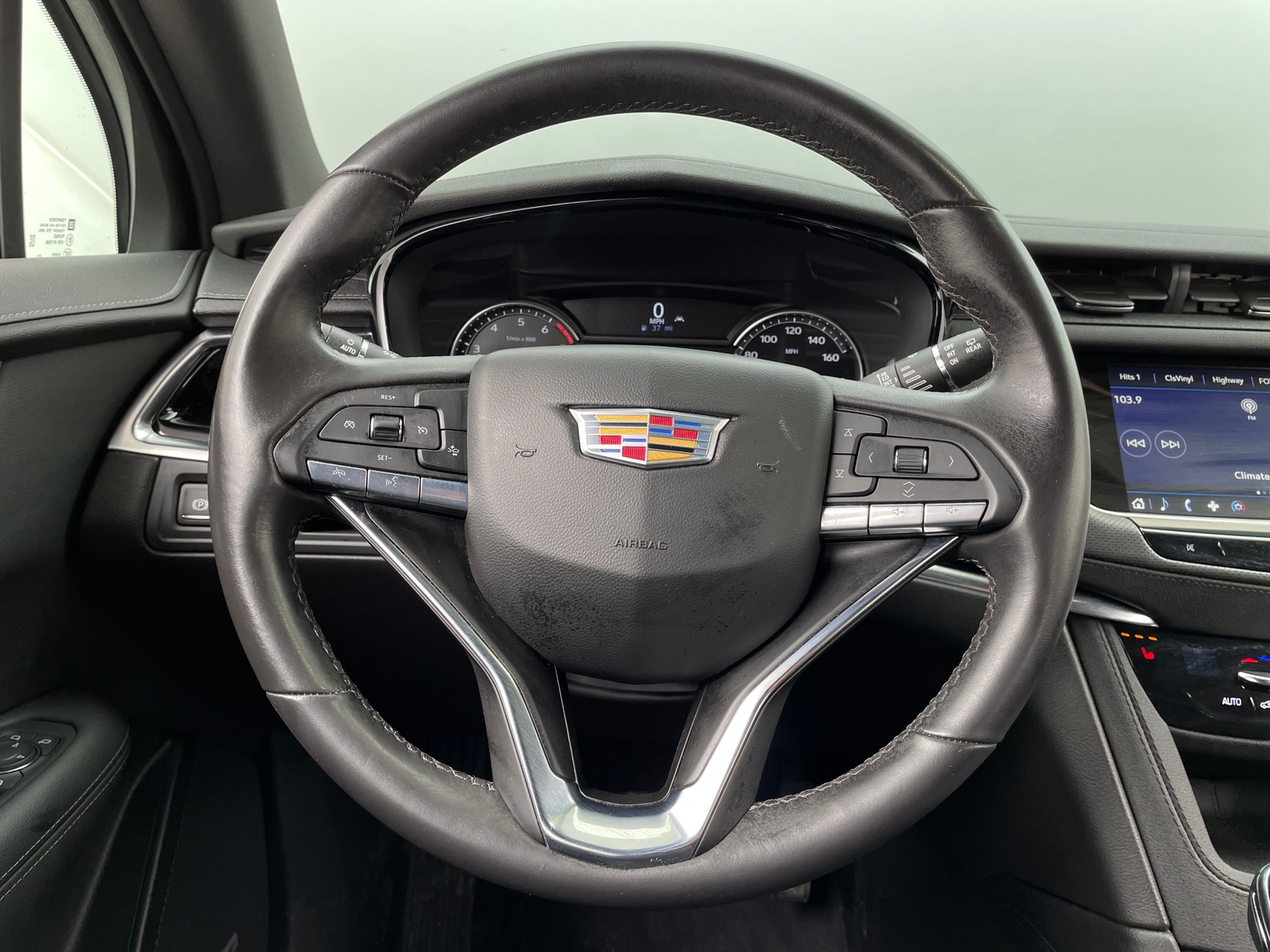 Thumbnail: 2024 Cadillac XT6 - 4