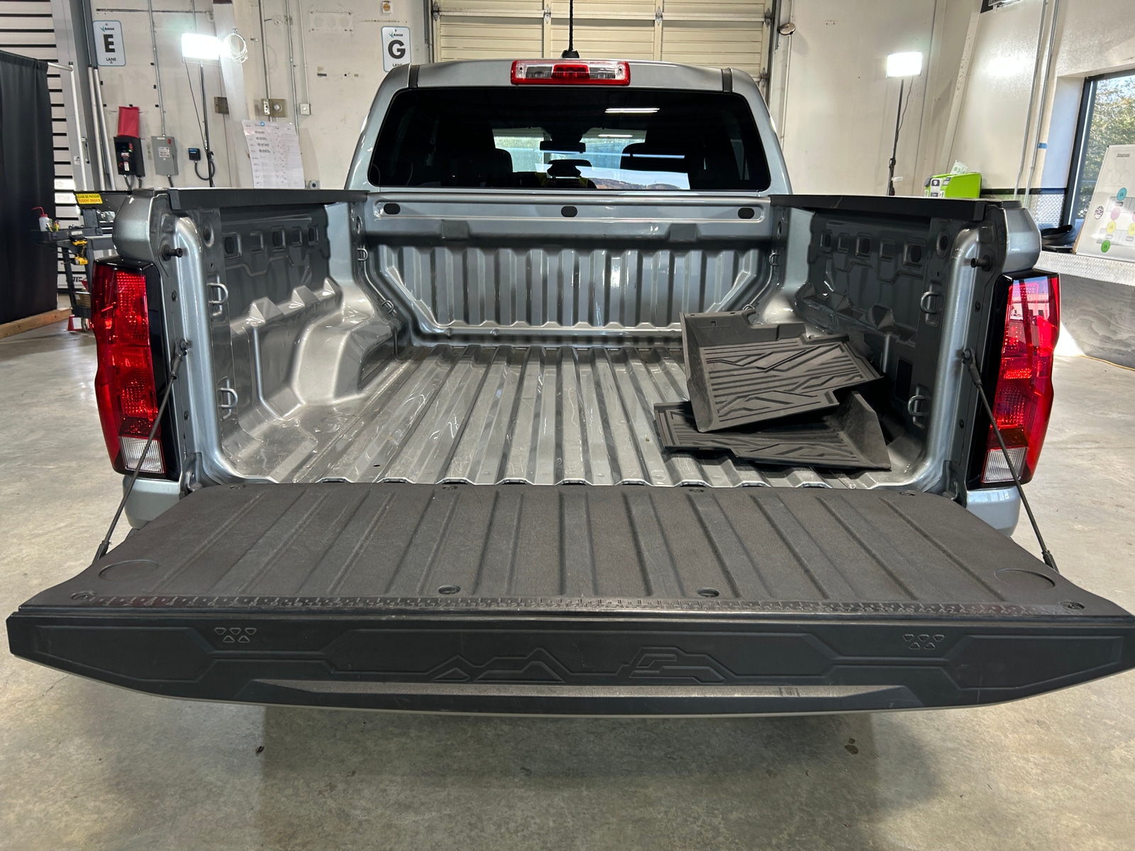 Thumbnail: 2023 Chevrolet Colorado - 7