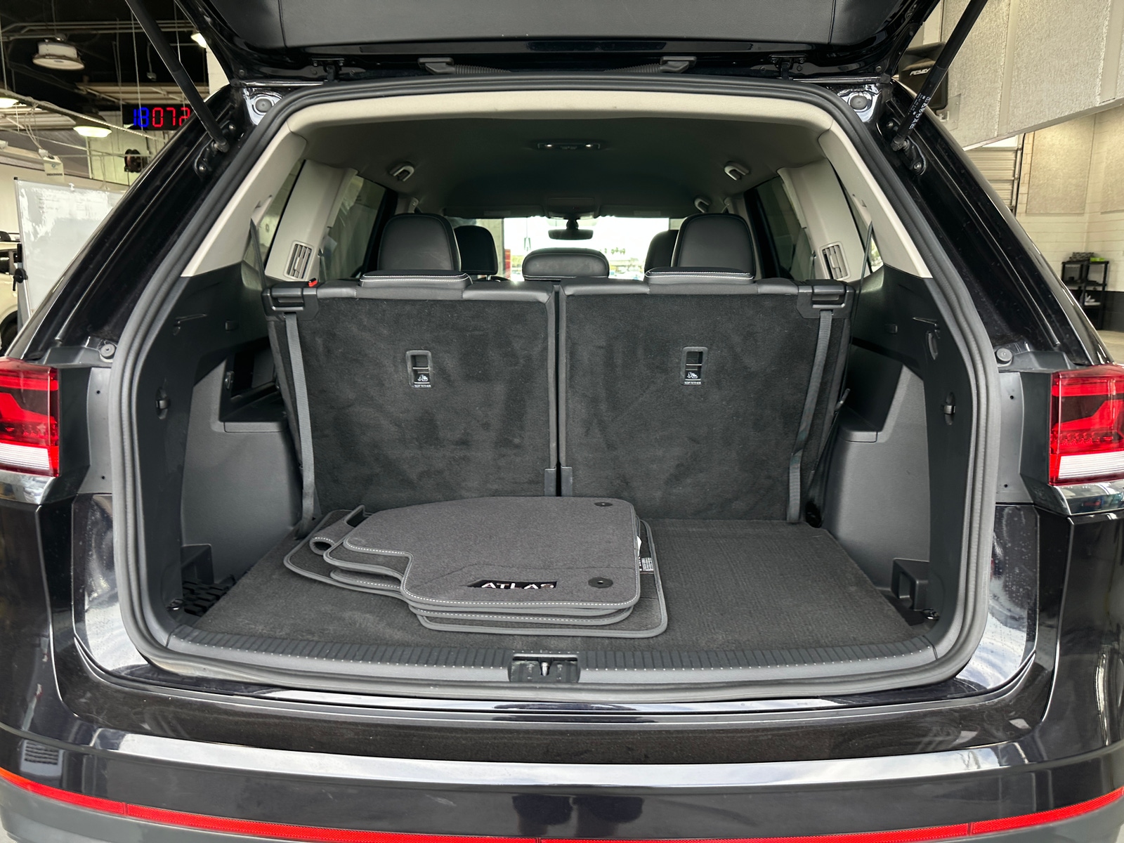 Thumbnail: 2023 Volkswagen Atlas - 7