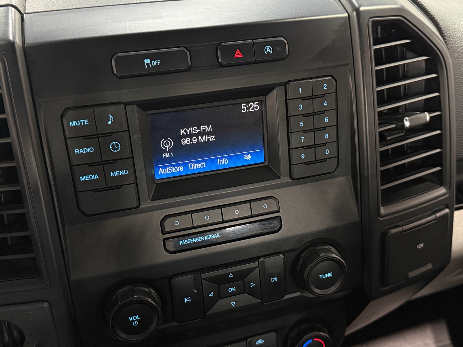 Thumbnail: 2019 Ford Econoline - 4