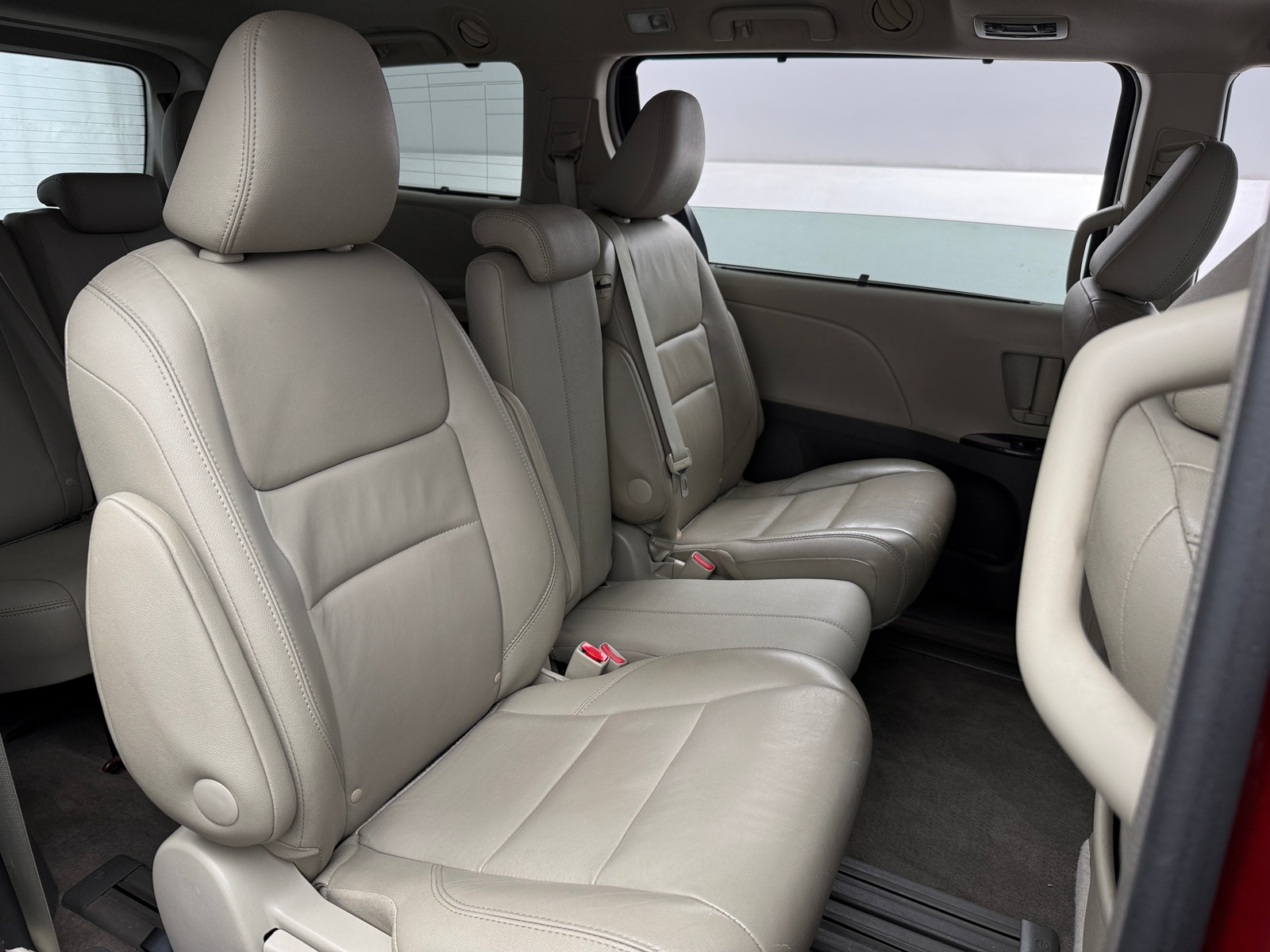 Thumbnail: 2015 Toyota Sienna - 5