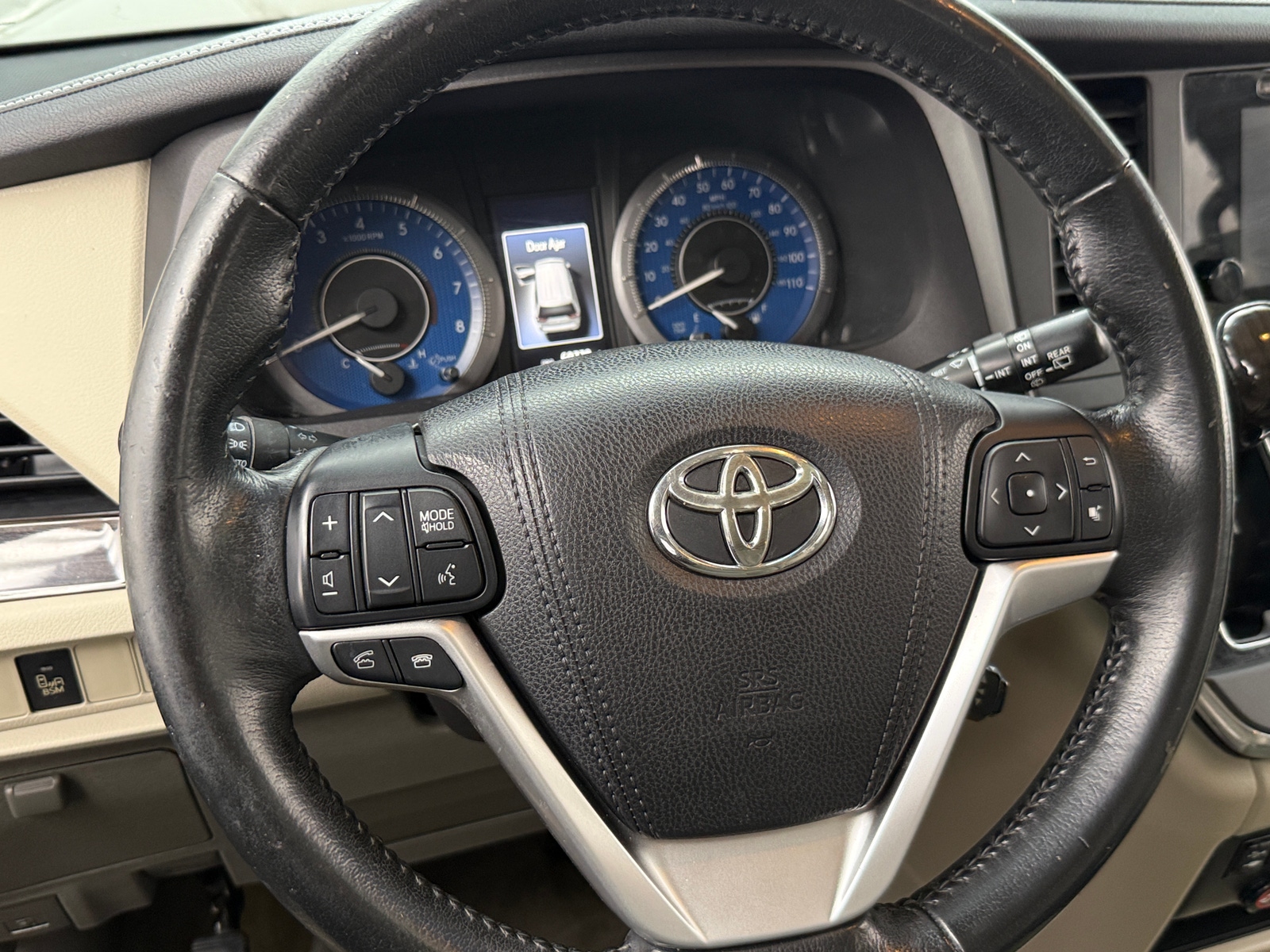 Thumbnail: 2015 Toyota Sienna - 4