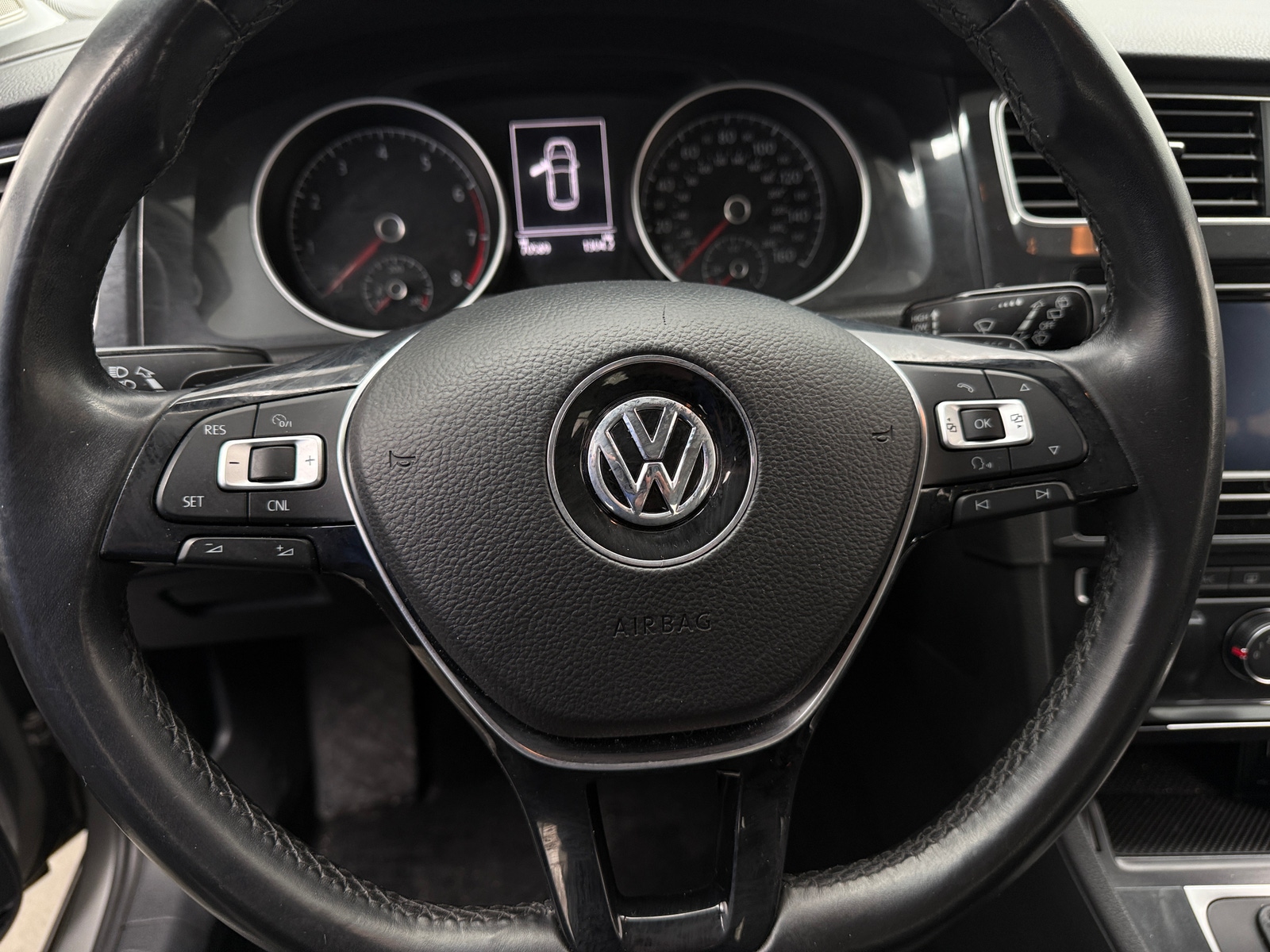 Thumbnail: 2018 Volkswagen Golf - 5