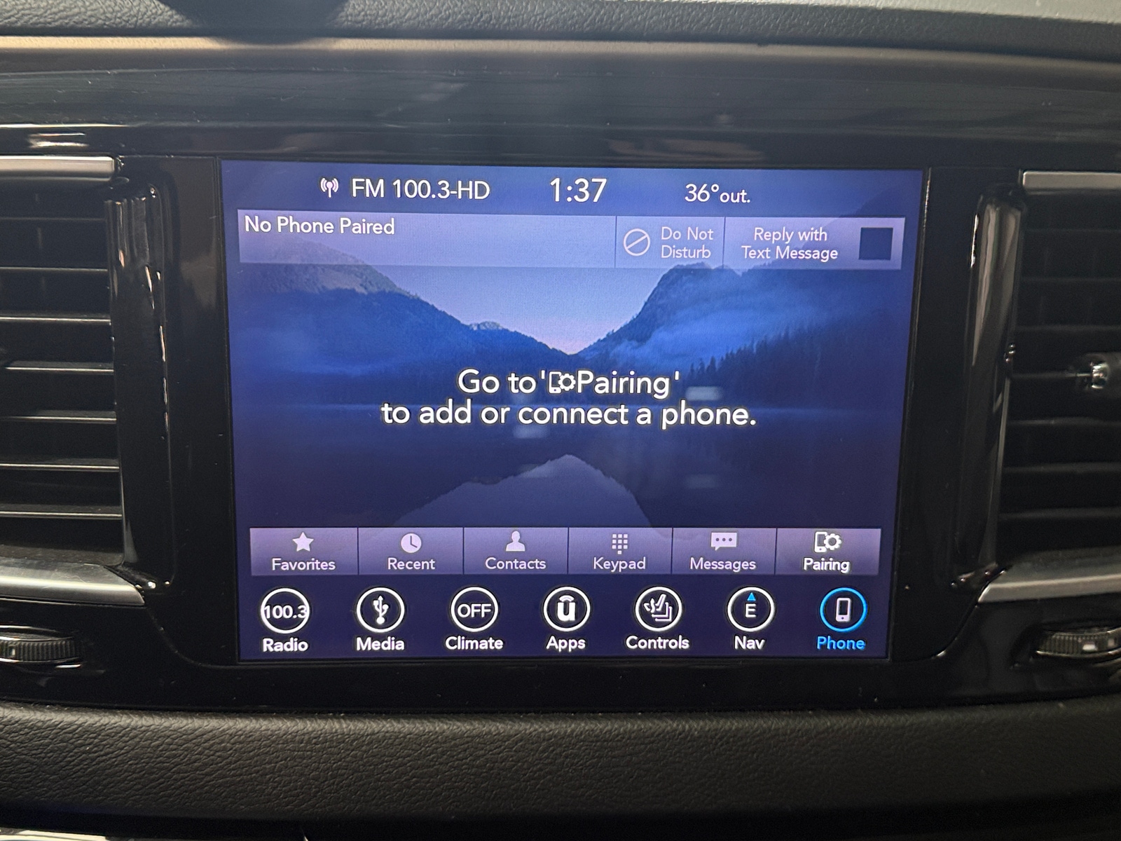 Thumbnail: 2018 Chrysler Pacifica - 3