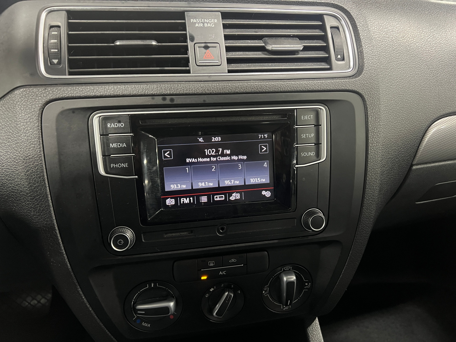 Thumbnail: 2017 Volkswagen Jetta - 4