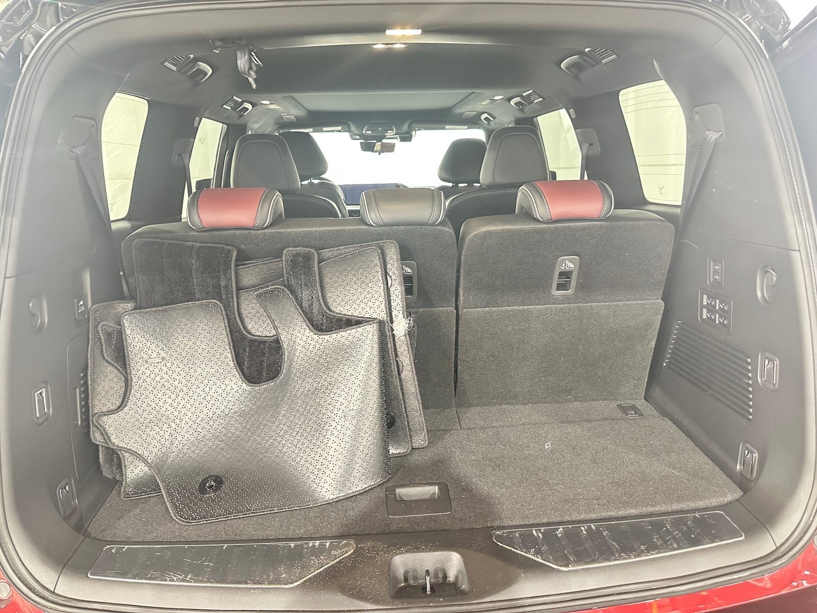 Thumbnail: 2025 INFINITI QX80 - 6