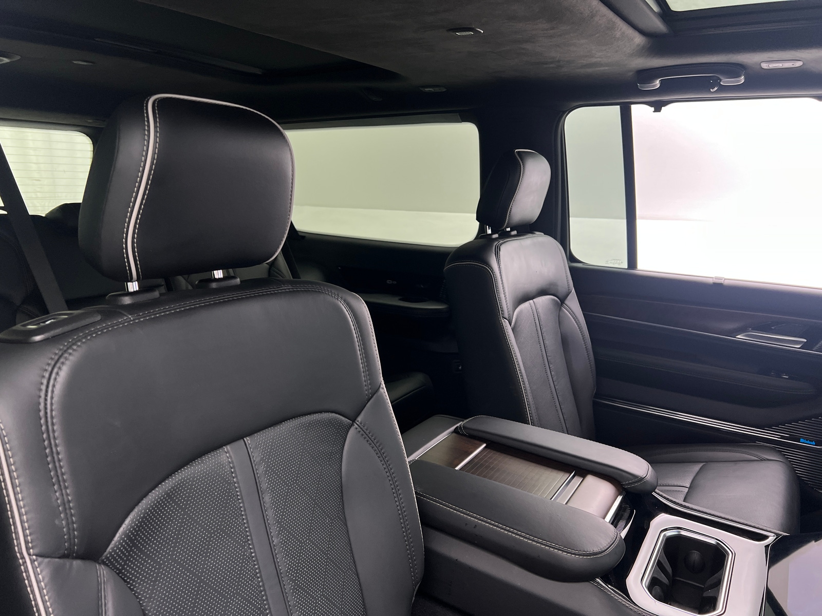 Thumbnail: 2023 Jeep Grand Wagoneer L - 5