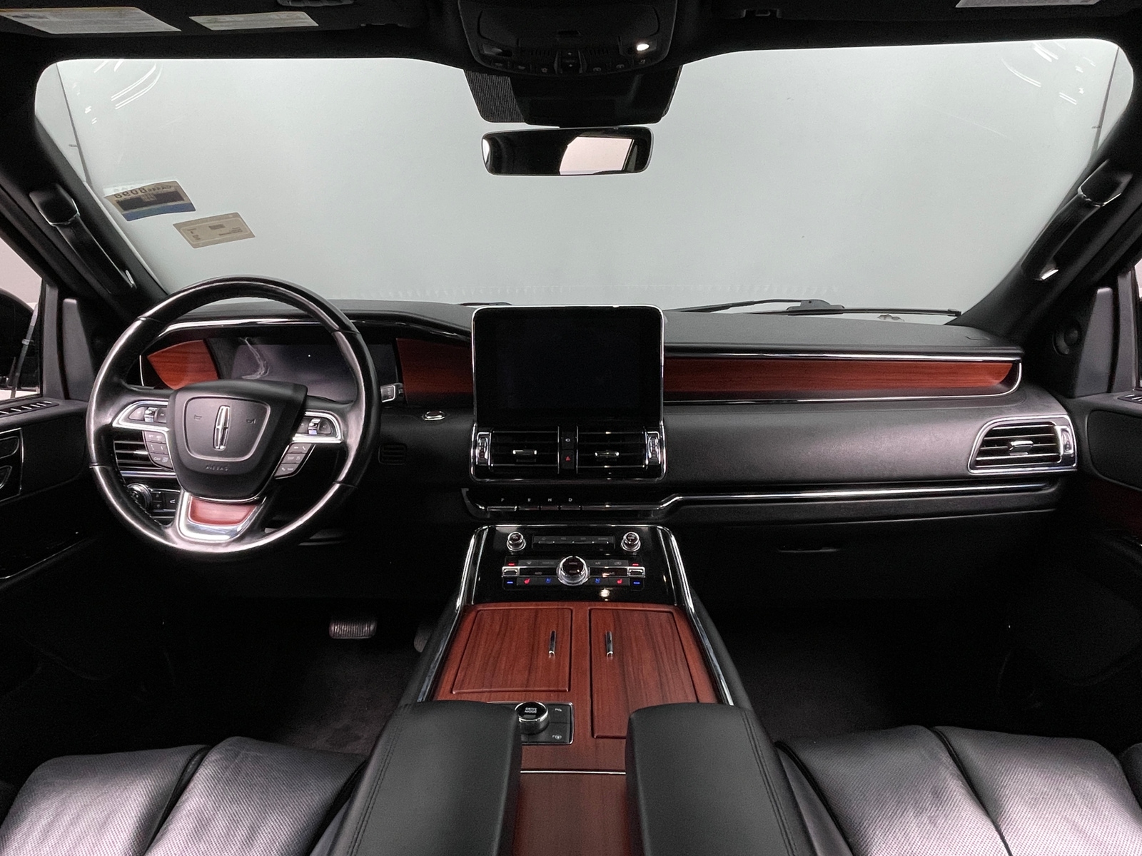 Thumbnail: 2021 Lincoln Navigator L - 2