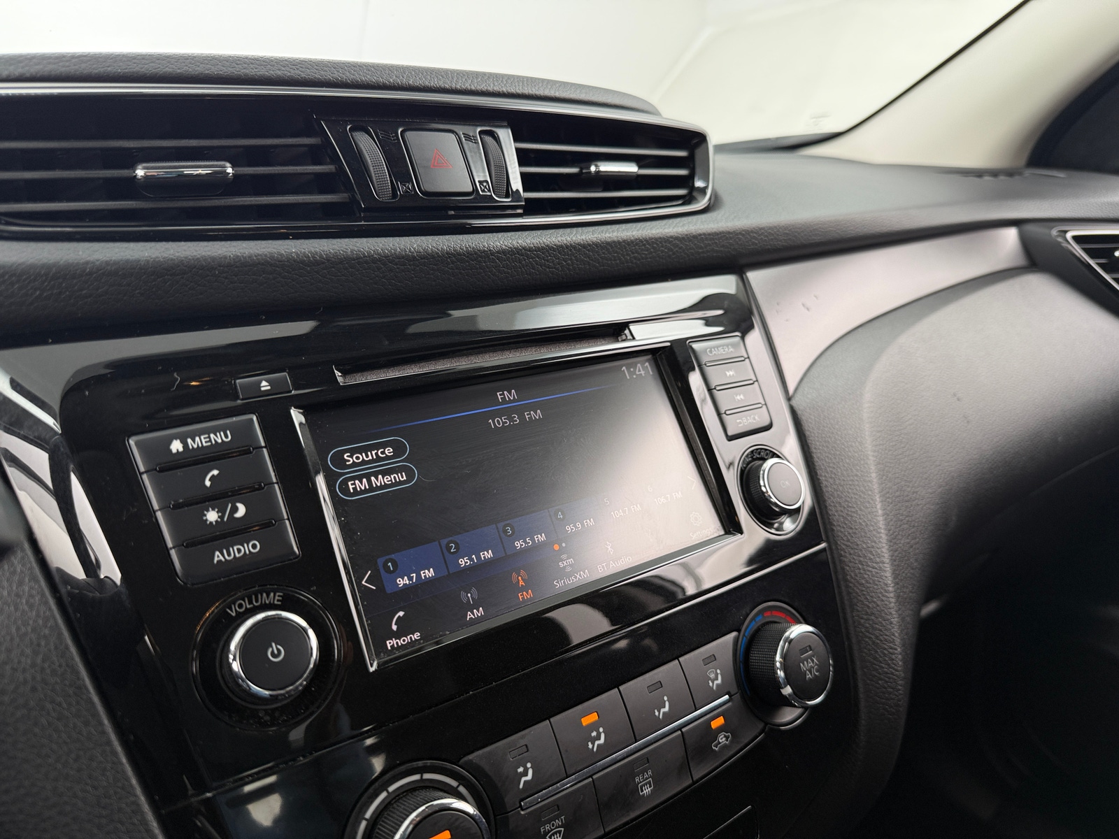 Thumbnail: 2022 Nissan Rogue Sport - 4