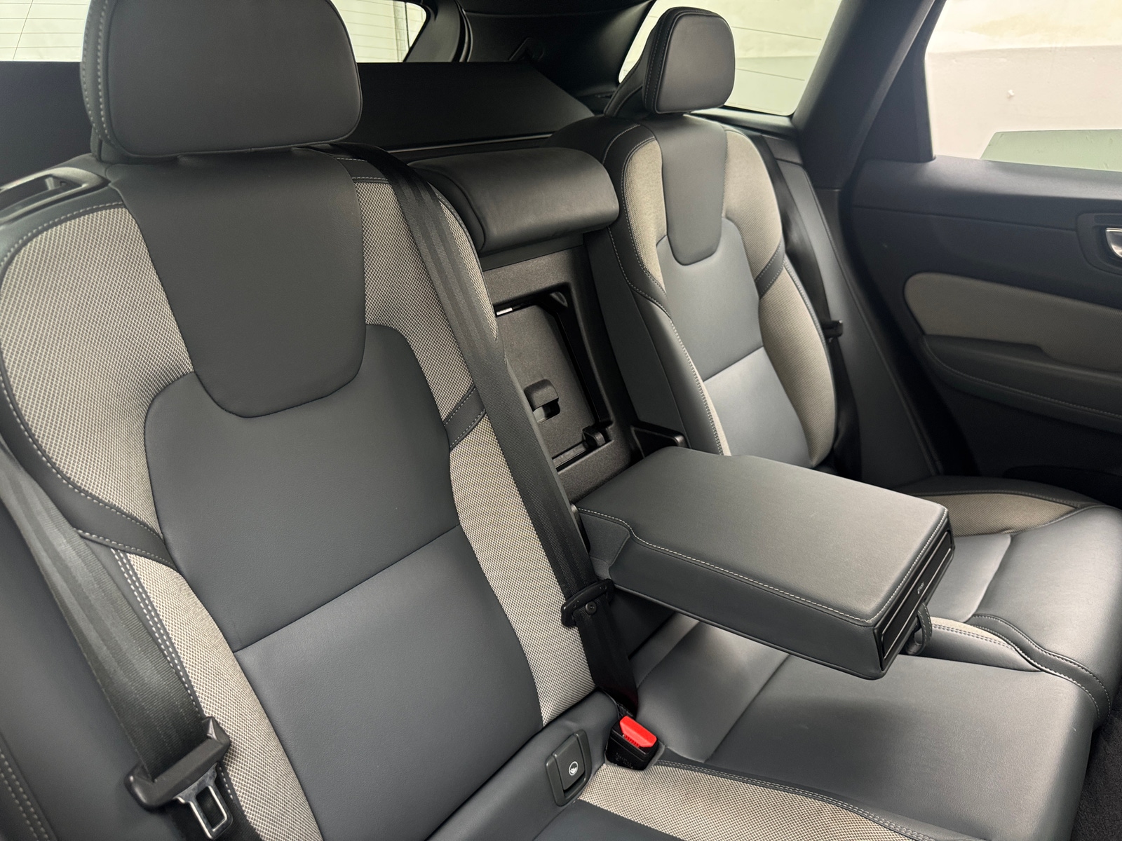 Thumbnail: 2022 Volvo XC60 - 5