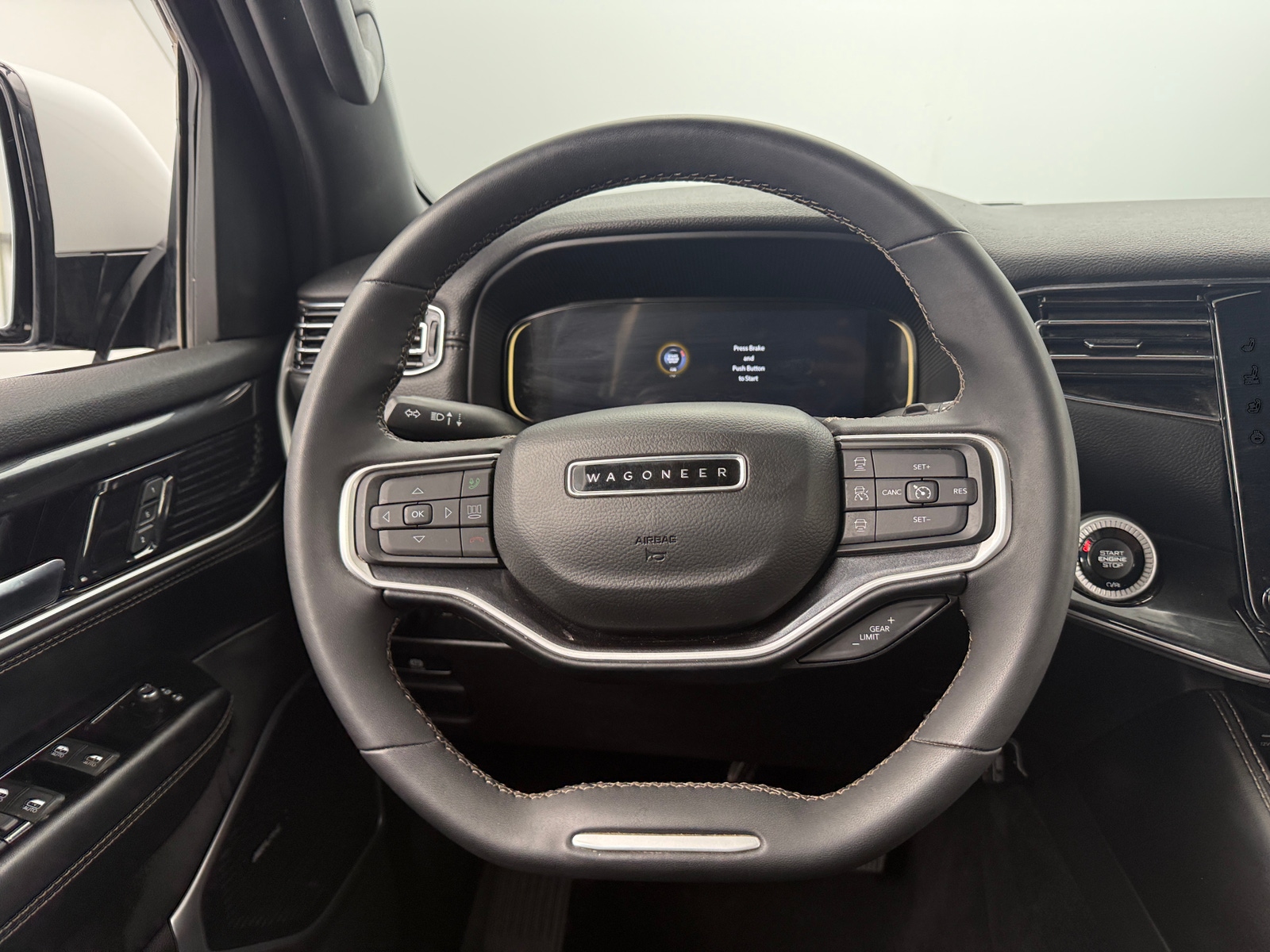 Thumbnail: 2022 Jeep Wagoneer - 4