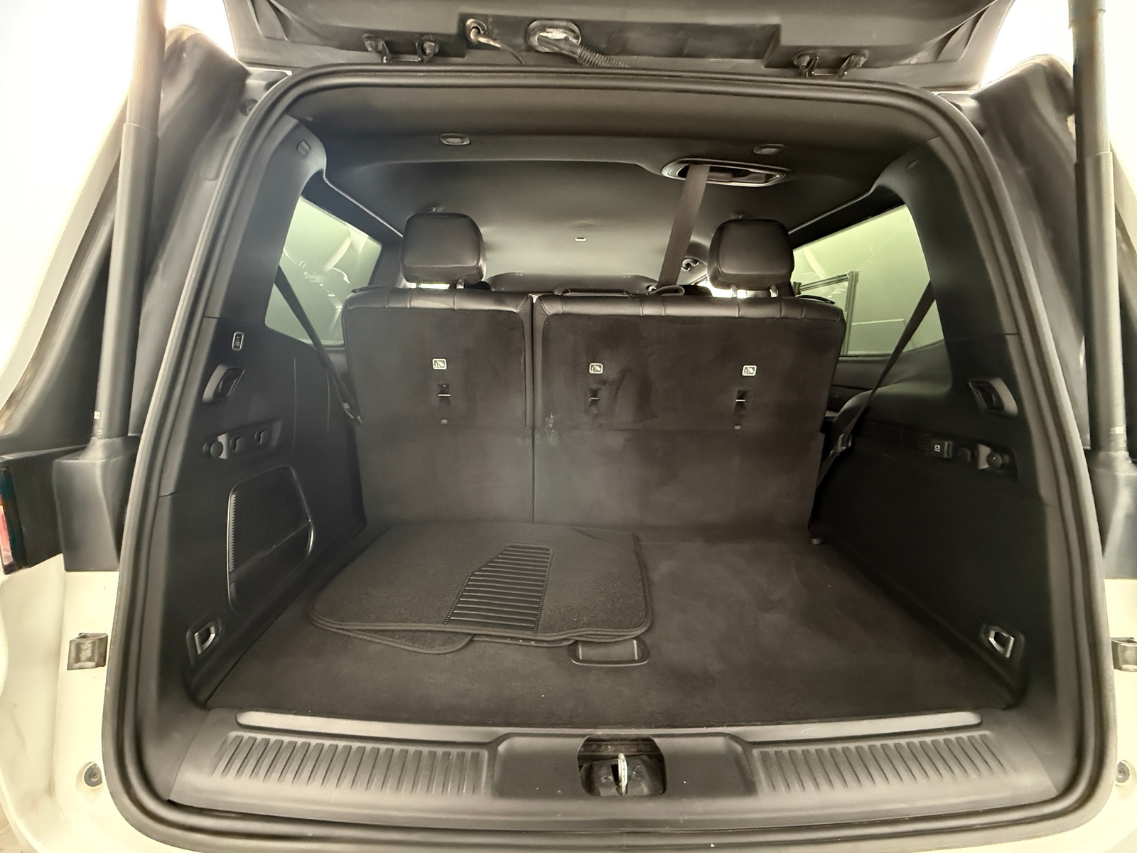 Thumbnail: 2022 Jeep Wagoneer - 6