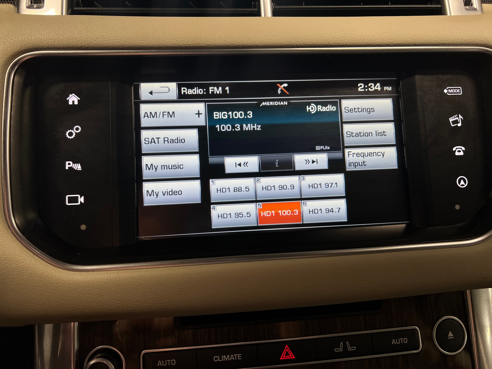 Thumbnail: 2016 Land Rover Range Rover Sport - 3