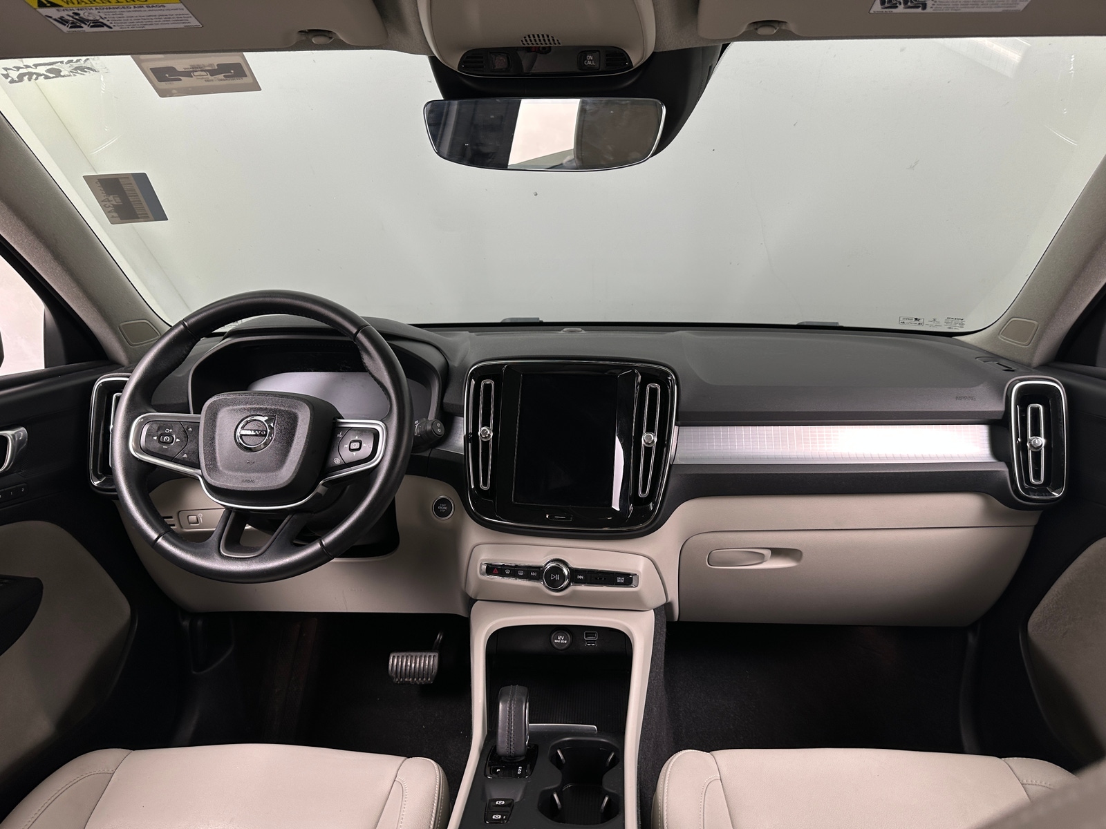 Thumbnail: 2021 Volvo XC40 - 2