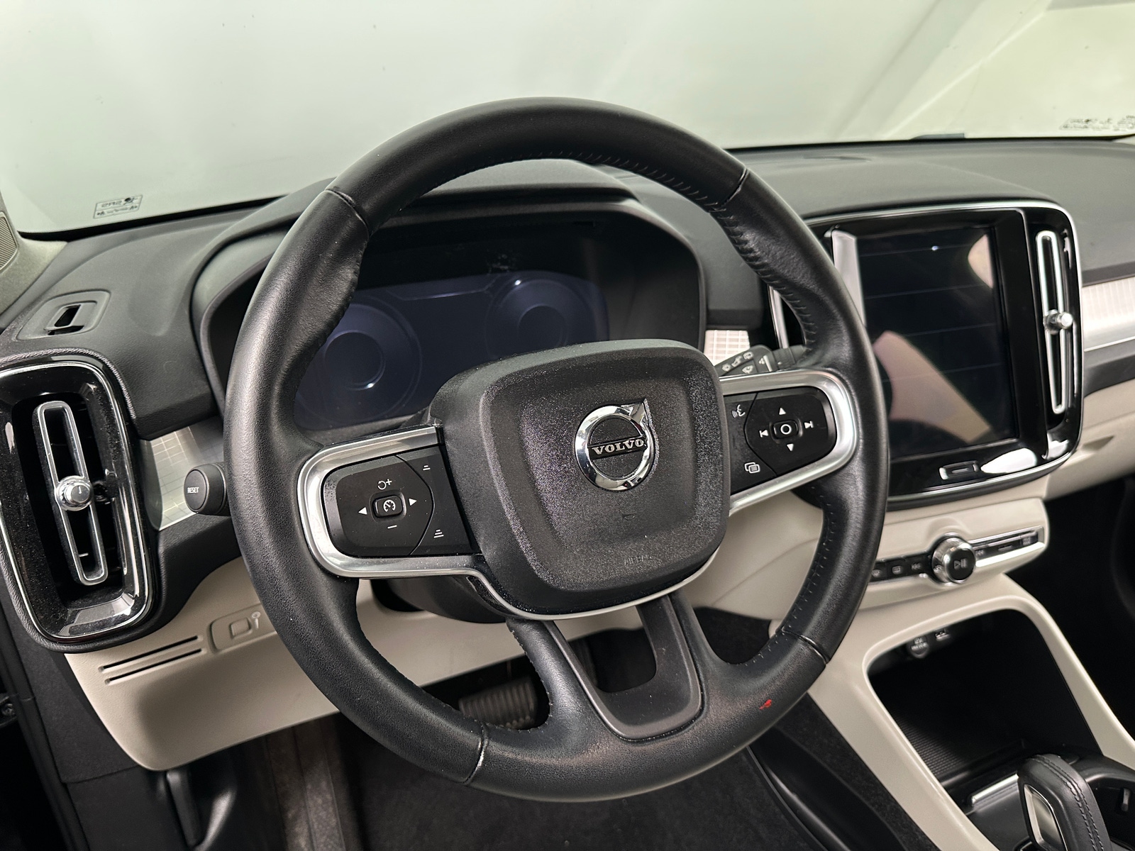 Thumbnail: 2021 Volvo XC40 - 4