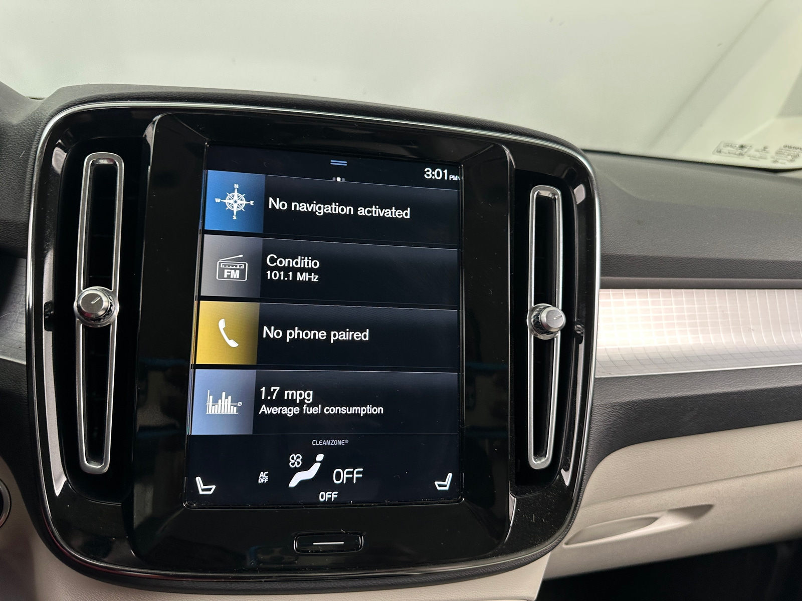 Thumbnail: 2021 Volvo XC40 - 3