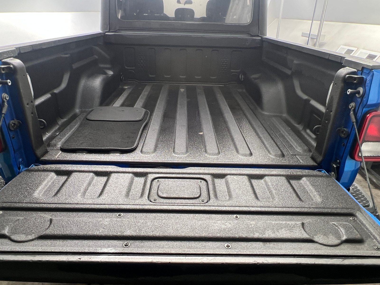 Thumbnail: 2022 Jeep Gladiator - 7