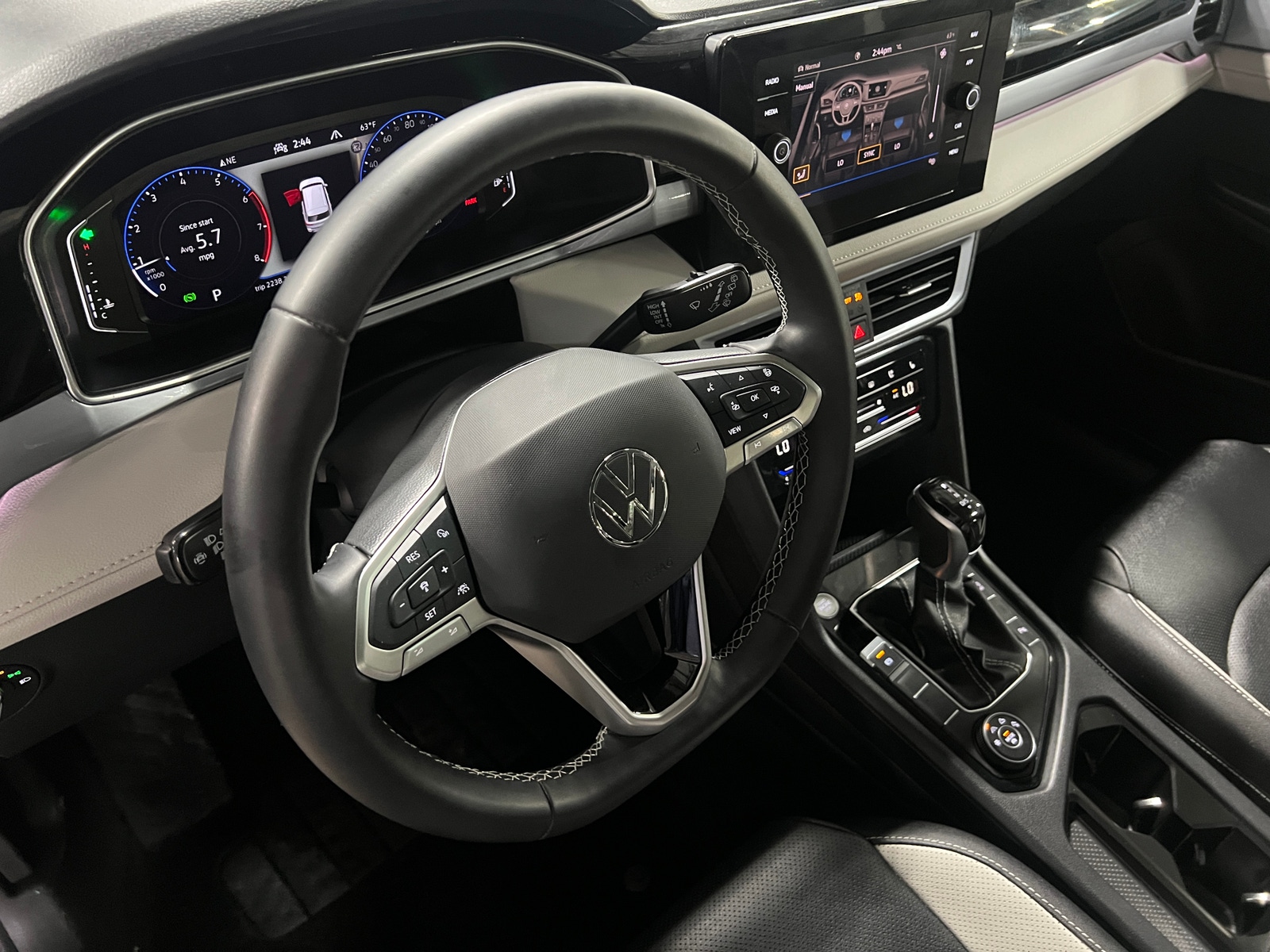 Thumbnail: 2025 Volkswagen Taos - 4