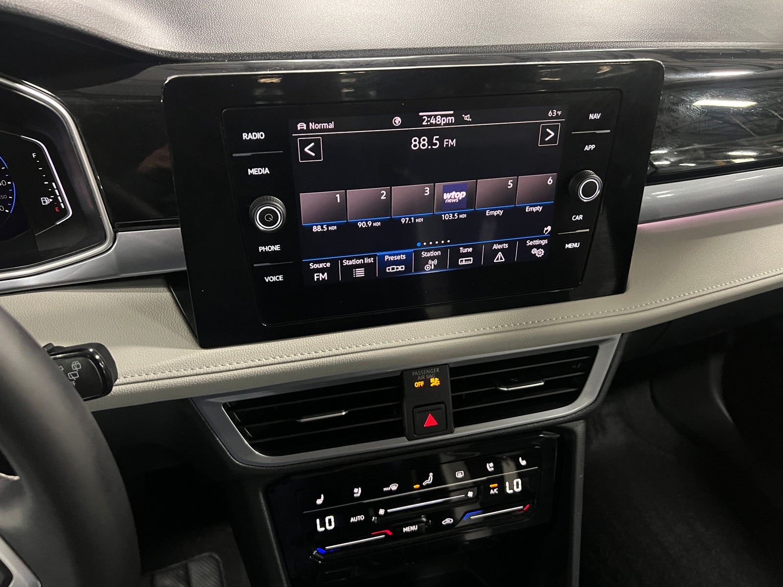 Thumbnail: 2025 Volkswagen Taos - 3